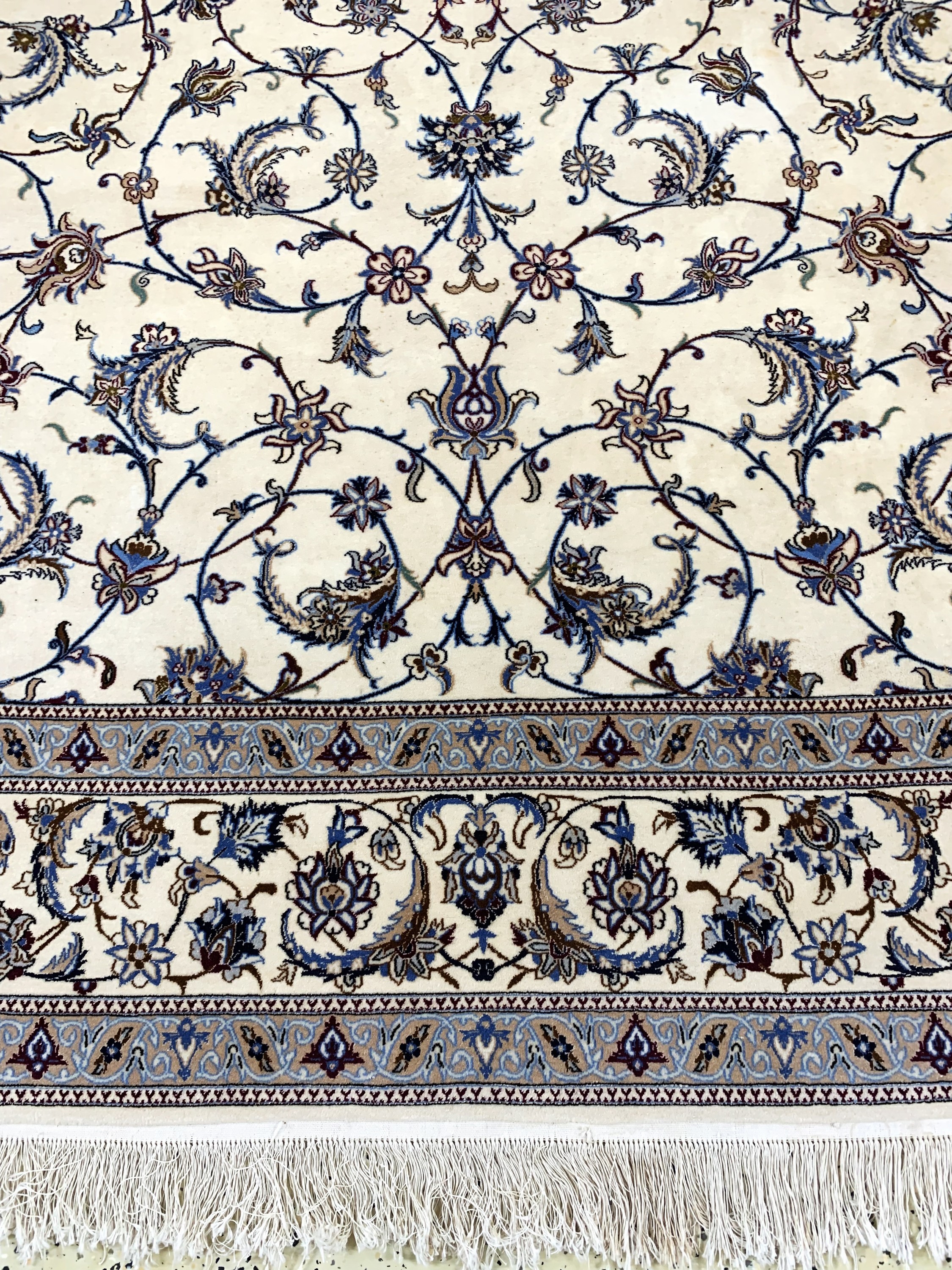 Detail b: Nain fein(6 La), Persien, Ende 20.Jhd, Korkwolle mit Seide, ca. 305 x 195 cm, ca. 1,0Mio. Kn/qm, EHZ: 1-2(fleckig)