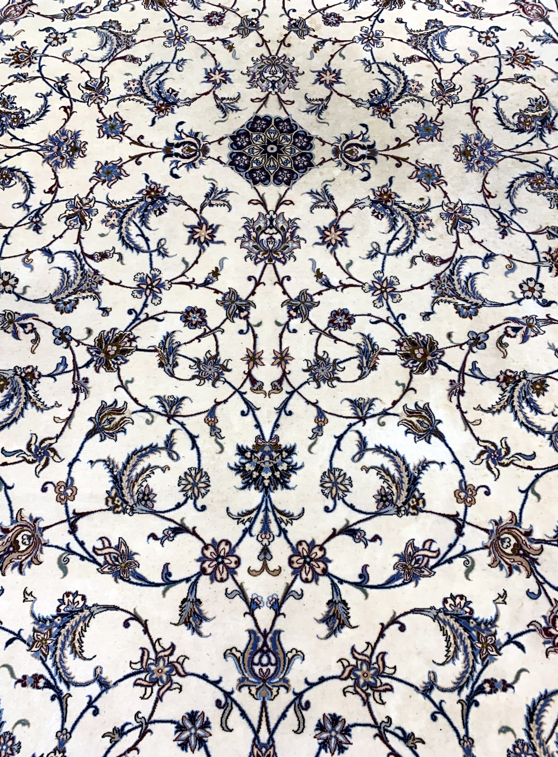 Detail d: Nain fein(6 La), Persien, Ende 20.Jhd, Korkwolle mit Seide, ca. 305 x 195 cm, ca. 1,0Mio. Kn/qm, EHZ: 1-2(fleckig)
