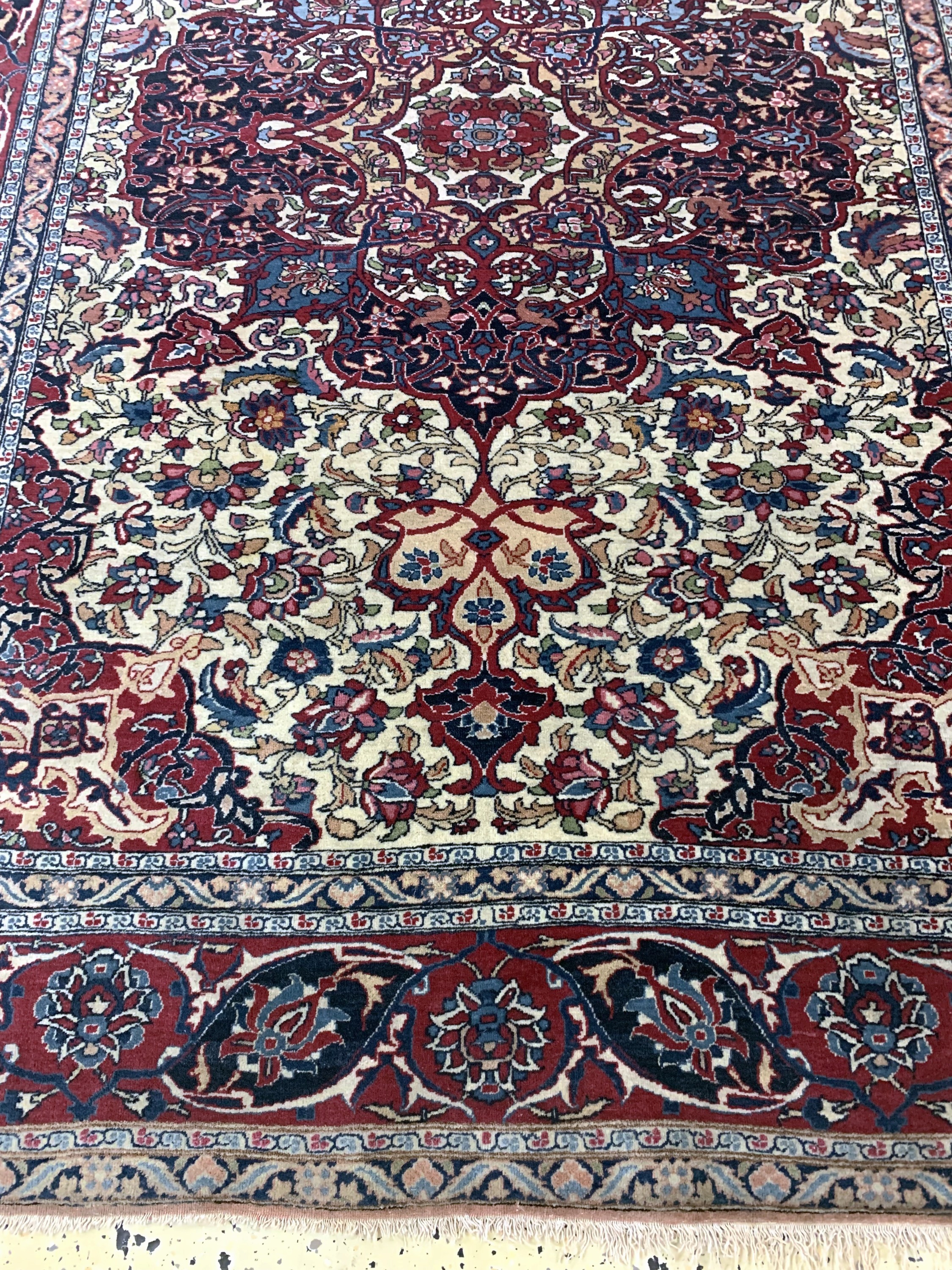 Detail c: Esfahan"Ahmad"antik fein, Persien, um 1900,Wolle auf Baumwolle, ca. 195 x 145 cm, EHZ: 2