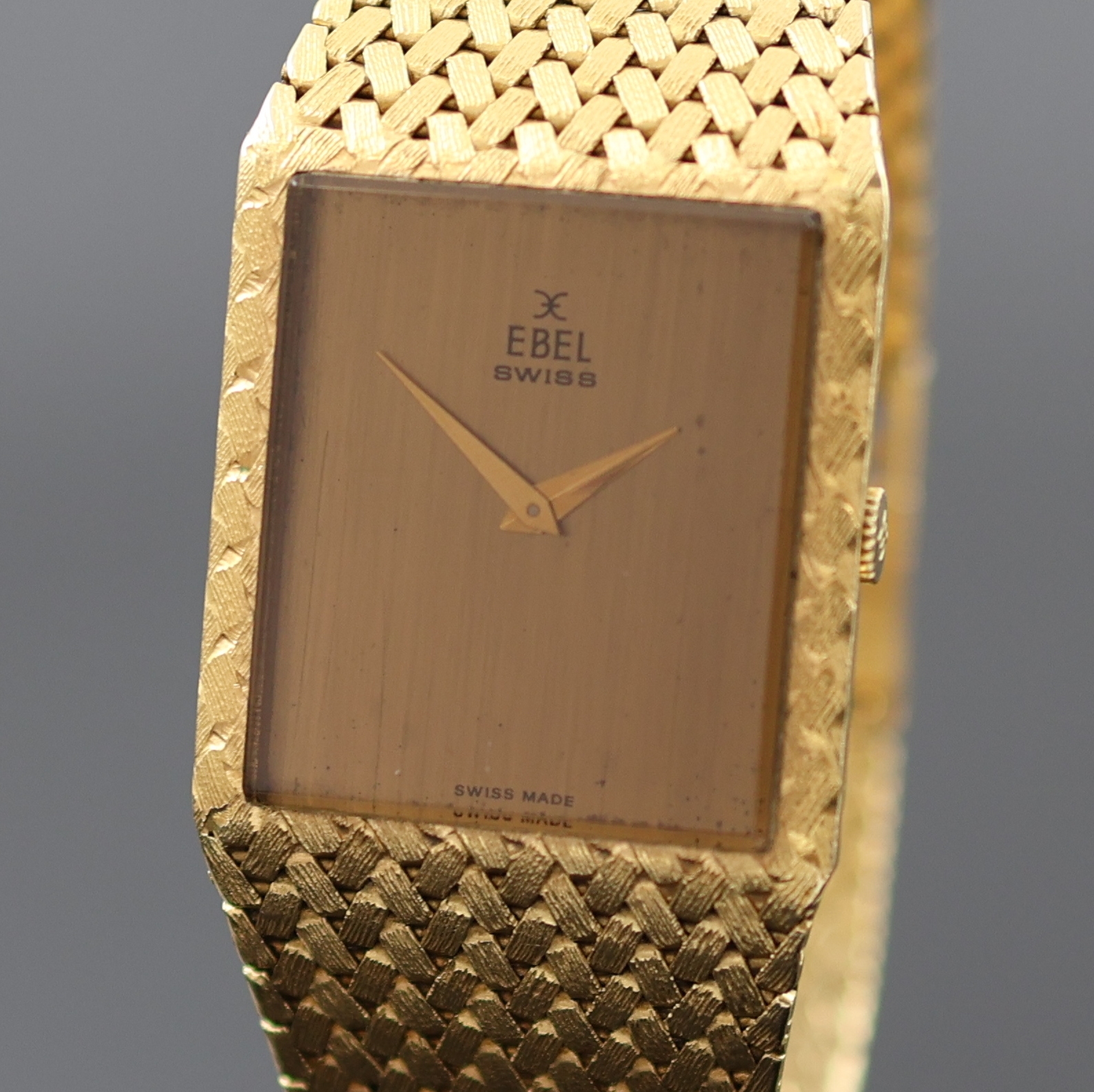 Detail a: EBEL ausgefallene und schwere Herrenarmbanduhr in GG 750/000, Schweiz um 1975, Handaufzug, 2-tlg. Geh., Boden 4-fach verschr., integr. Milanaiseband, ...