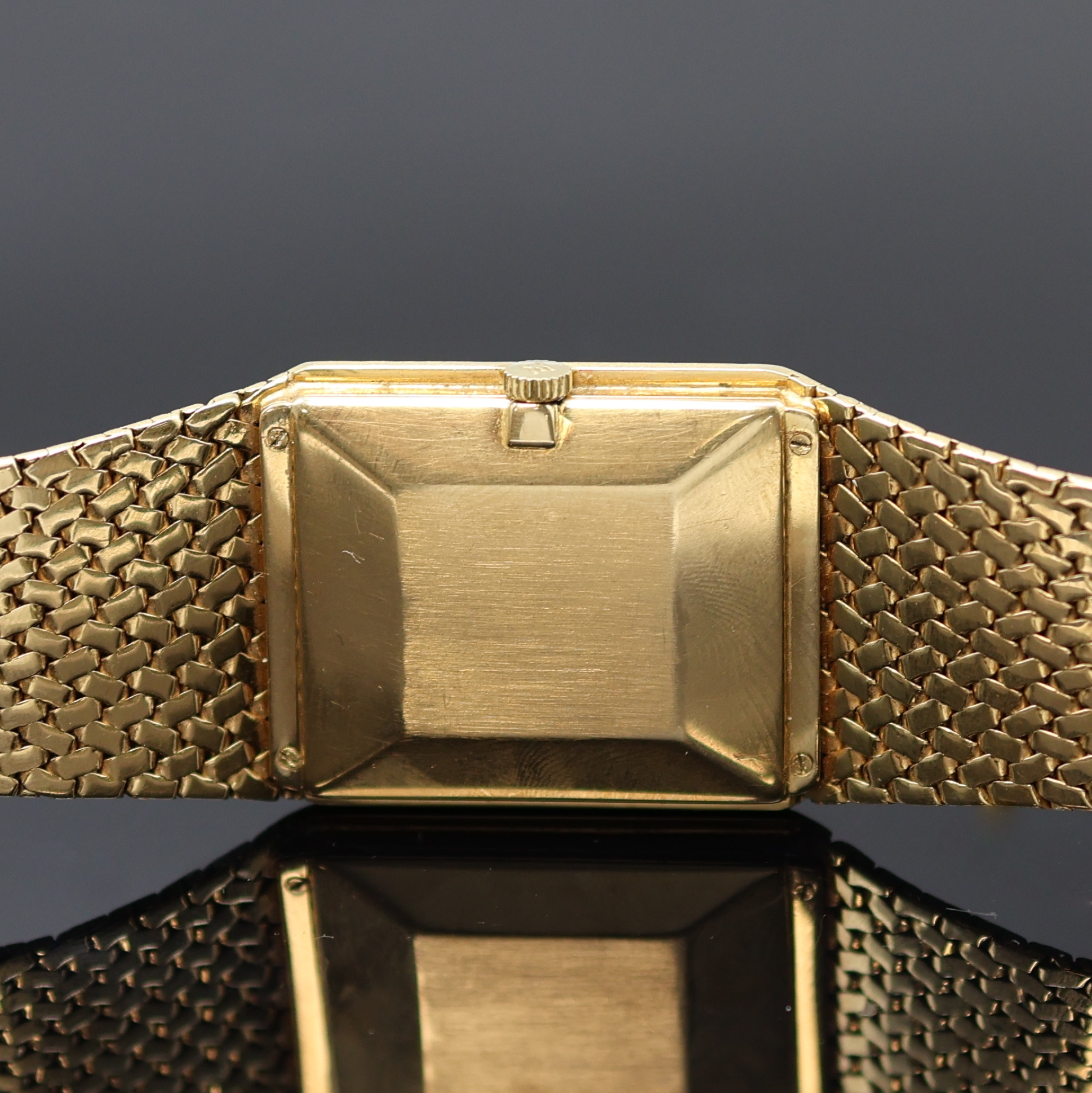 Detail d: EBEL ausgefallene und schwere Herrenarmbanduhr in GG 750/000, Schweiz um 1975, Handaufzug, 2-tlg. Geh., Boden 4-fach verschr., integr. Milanaiseband, ...
