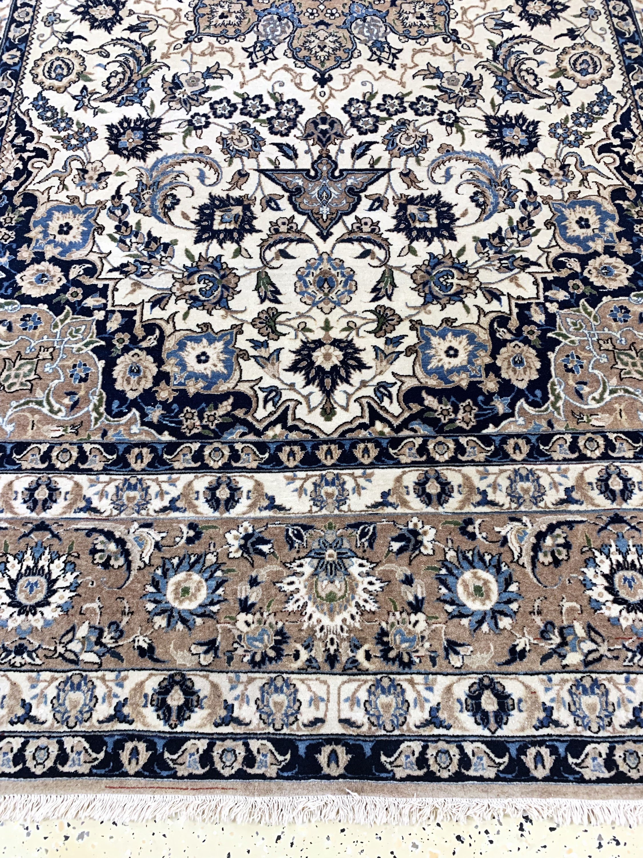 Detail b: Esfahan alt, Persien, Mitte 20.Jhd, Wolle auf Baumwolle, ca. 310 x 208 cm, verblasst, EHZ: 2