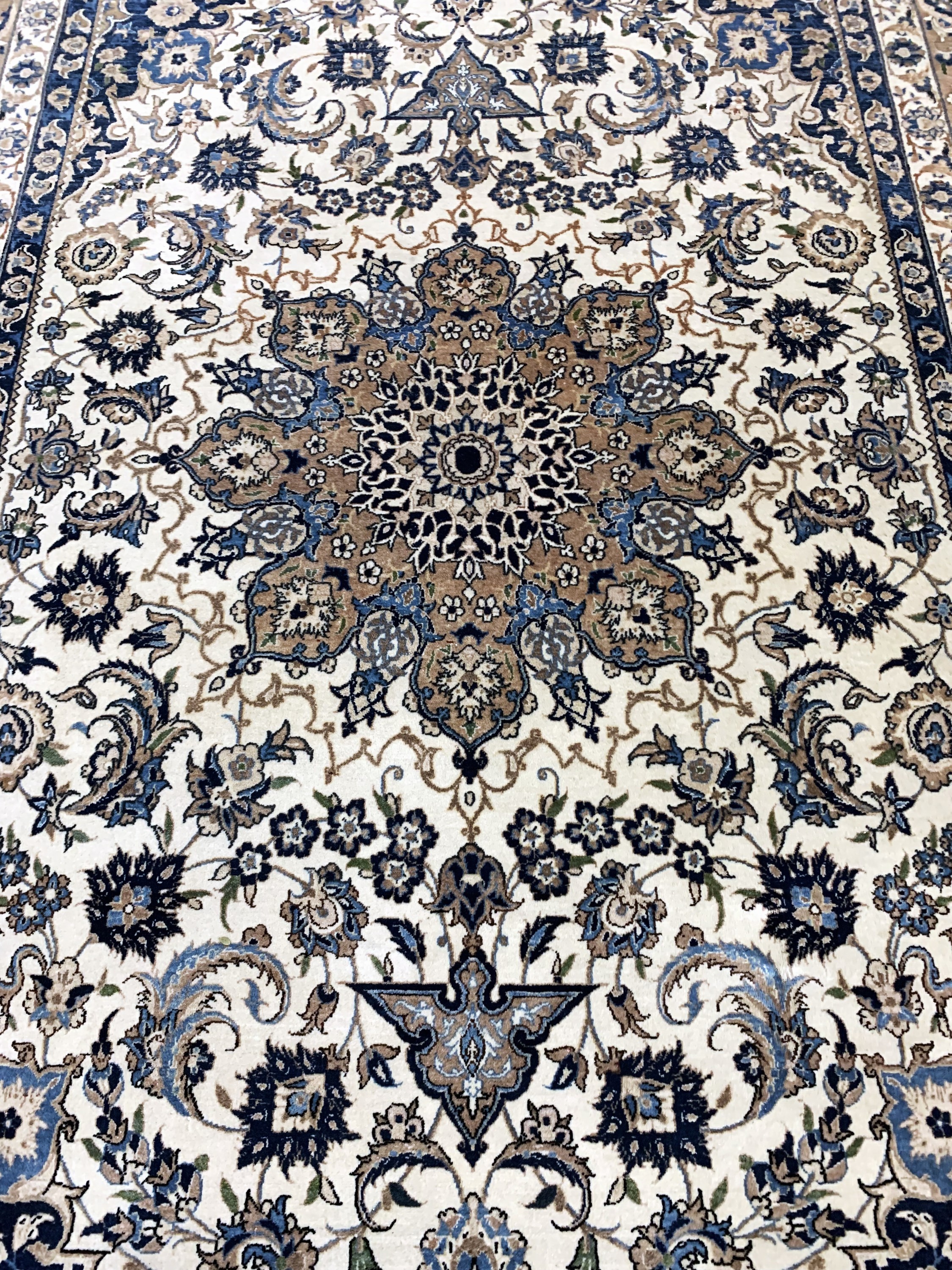 Detail d: Esfahan alt, Persien, Mitte 20.Jhd, Wolle auf Baumwolle, ca. 310 x 208 cm, verblasst, EHZ: 2