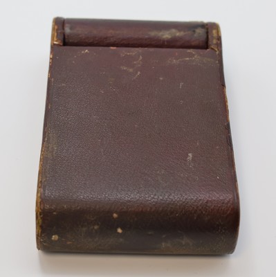 26987107f - JAEGER 2-Tage Reisewecker, Schweiz um 1935, Leder-bezogenes Metall/Holz-Geh. teils zu ...