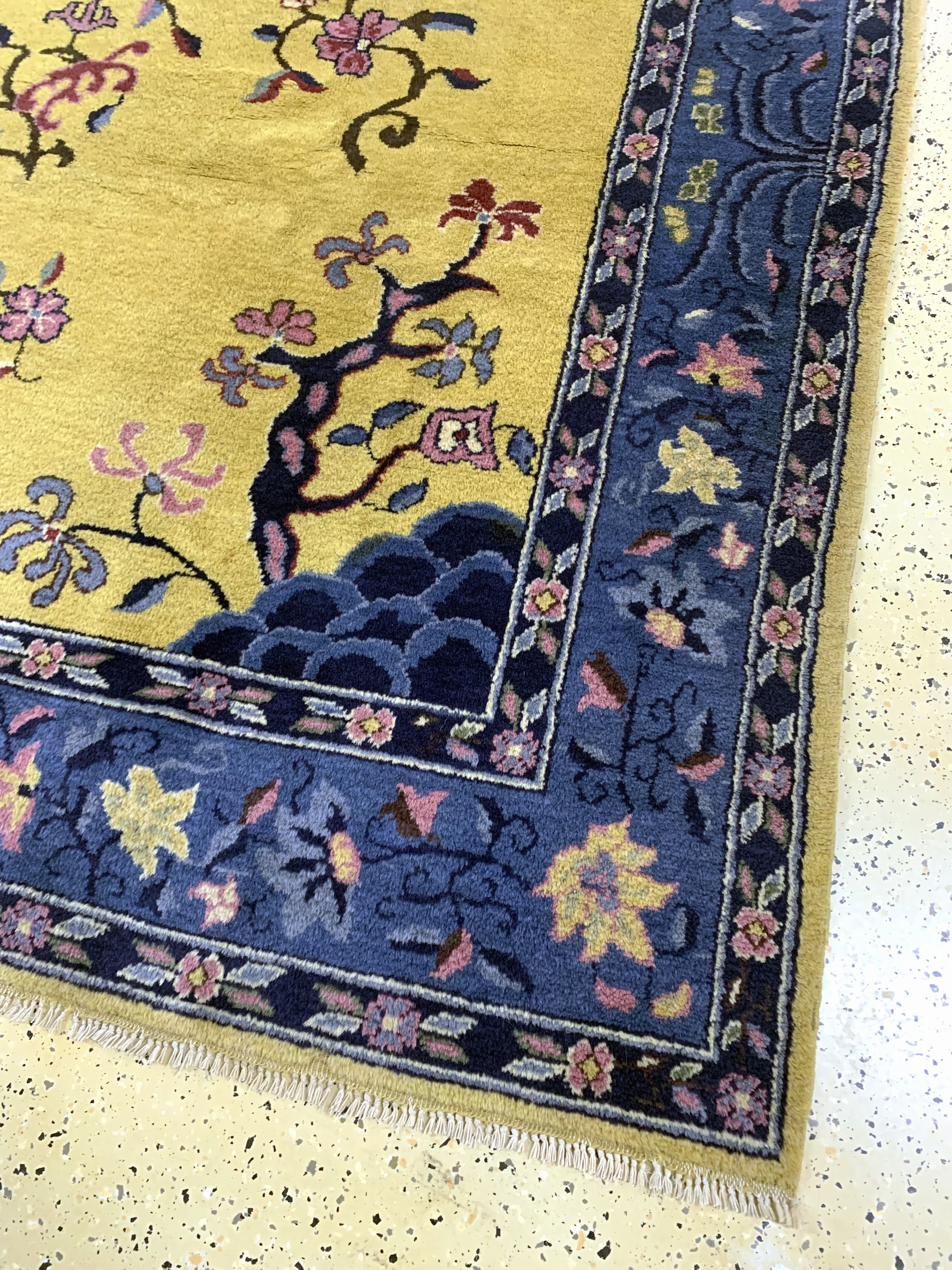 Detail a: Peking alt, Rumänien, Mitte 20.Jhd, Wolle auf Baumwolle, ca. 348 x 246 cm, EHZ: 2, (kleine Mottenfrass).