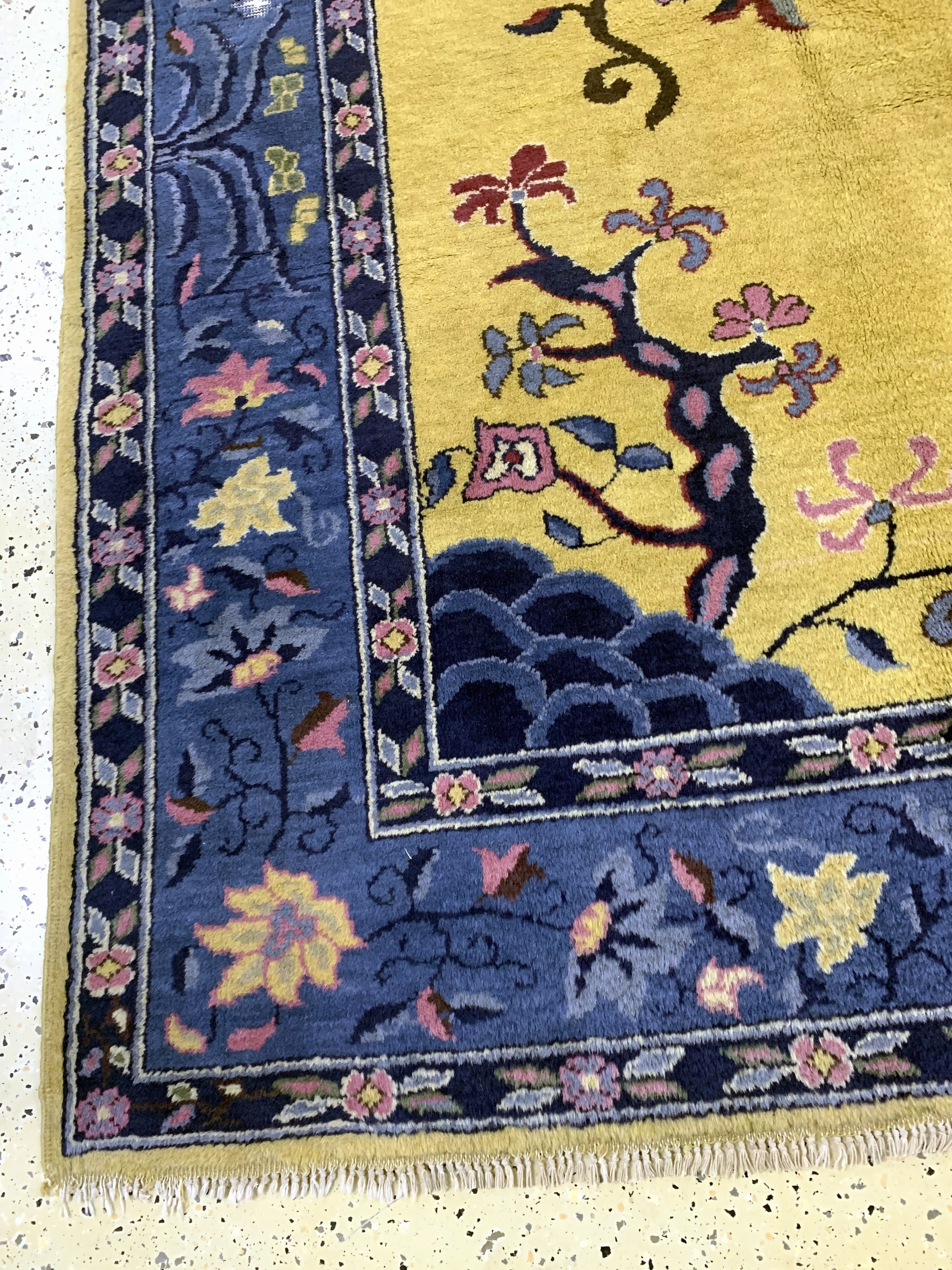 Detail c: Peking alt, Rumänien, Mitte 20.Jhd, Wolle auf Baumwolle, ca. 348 x 246 cm, EHZ: 2, (kleine Mottenfrass).