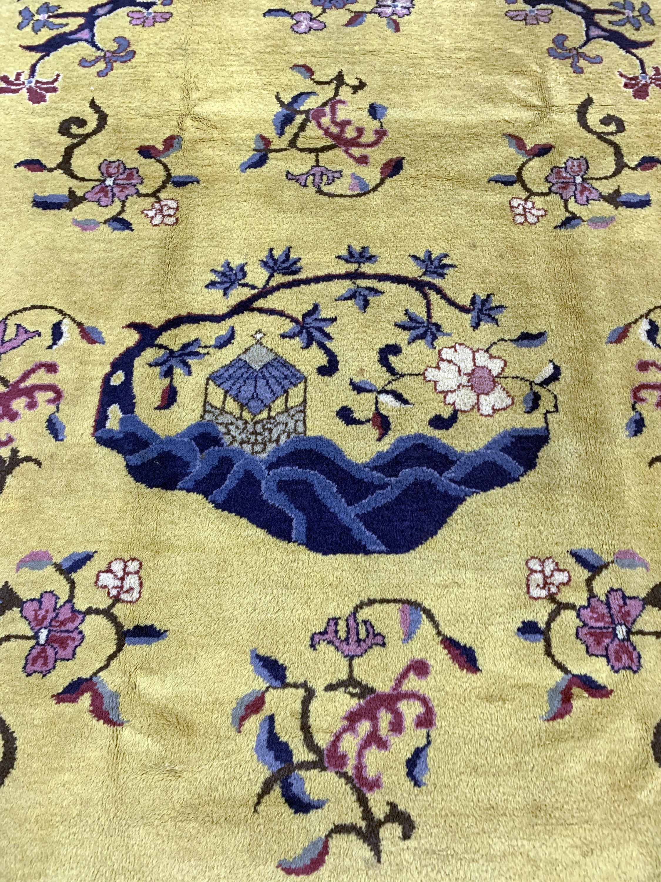 Detail d: Peking alt, Rumänien, Mitte 20.Jhd, Wolle auf Baumwolle, ca. 348 x 246 cm, EHZ: 2, (kleine Mottenfrass).