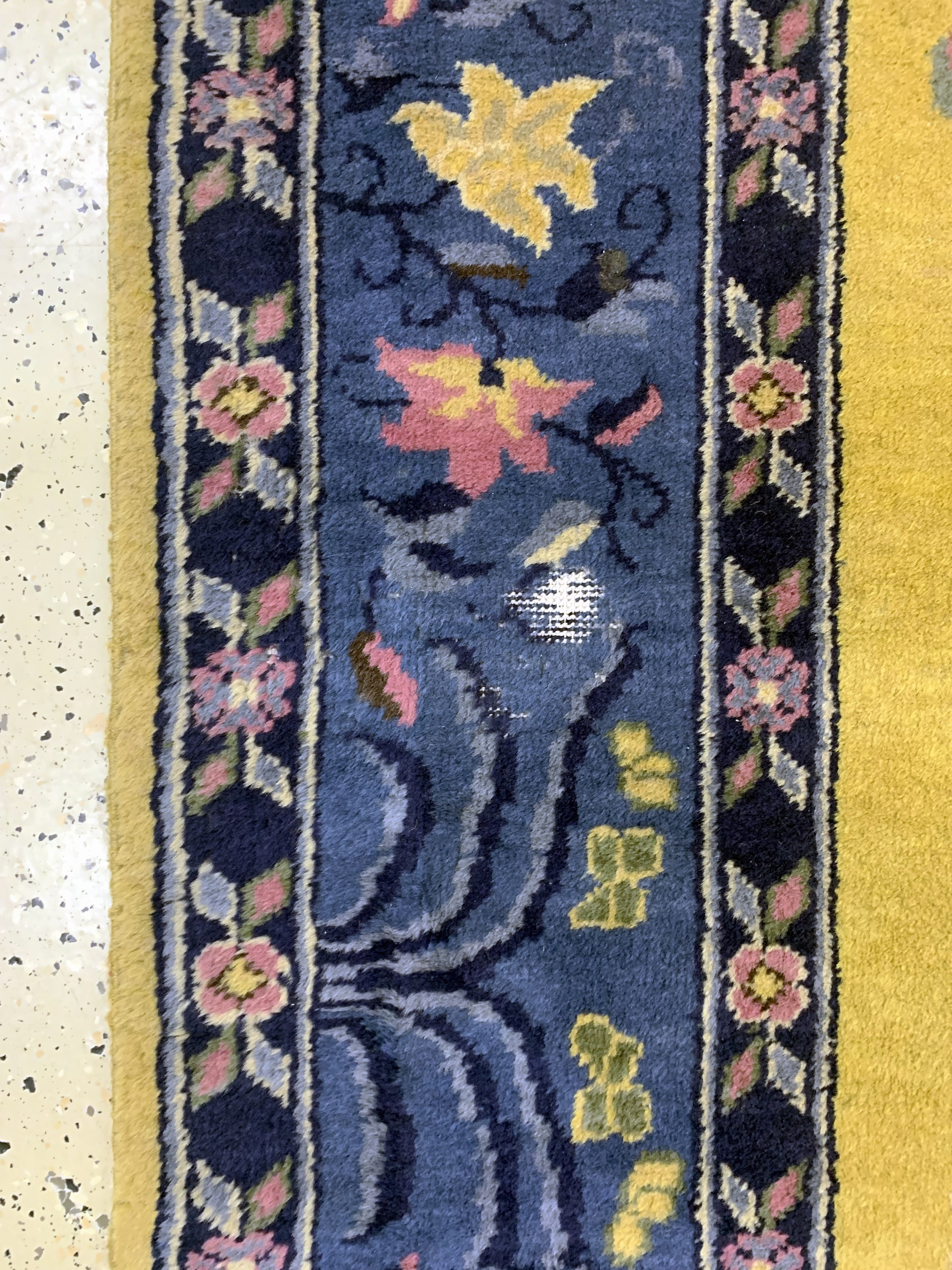 Detail e: Peking alt, Rumänien, Mitte 20.Jhd, Wolle auf Baumwolle, ca. 348 x 246 cm, EHZ: 2, (kleine Mottenfrass).
