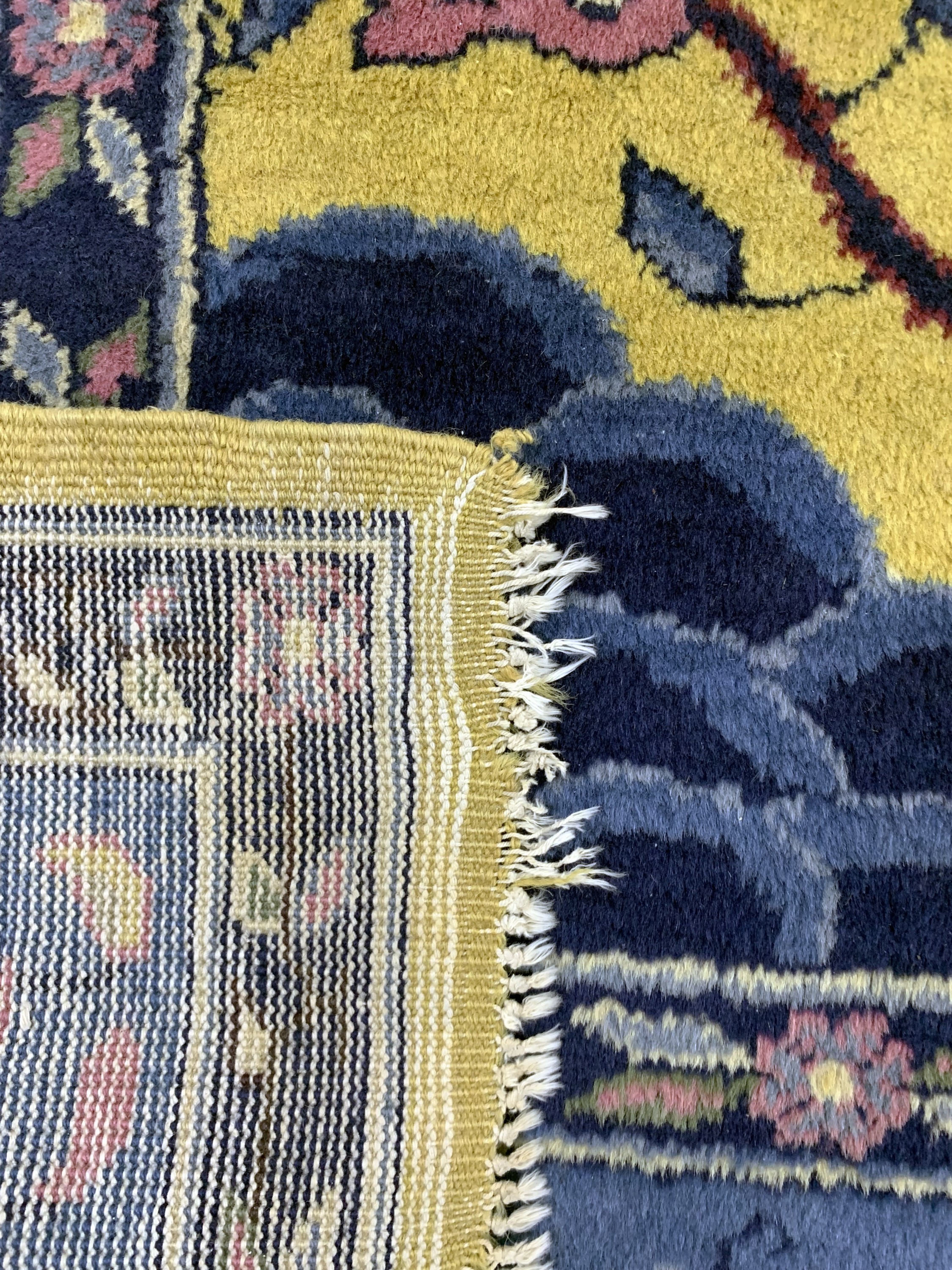 Detail i: Peking alt, Rumänien, Mitte 20.Jhd, Wolle auf Baumwolle, ca. 348 x 246 cm, EHZ: 2, (kleine Mottenfrass).