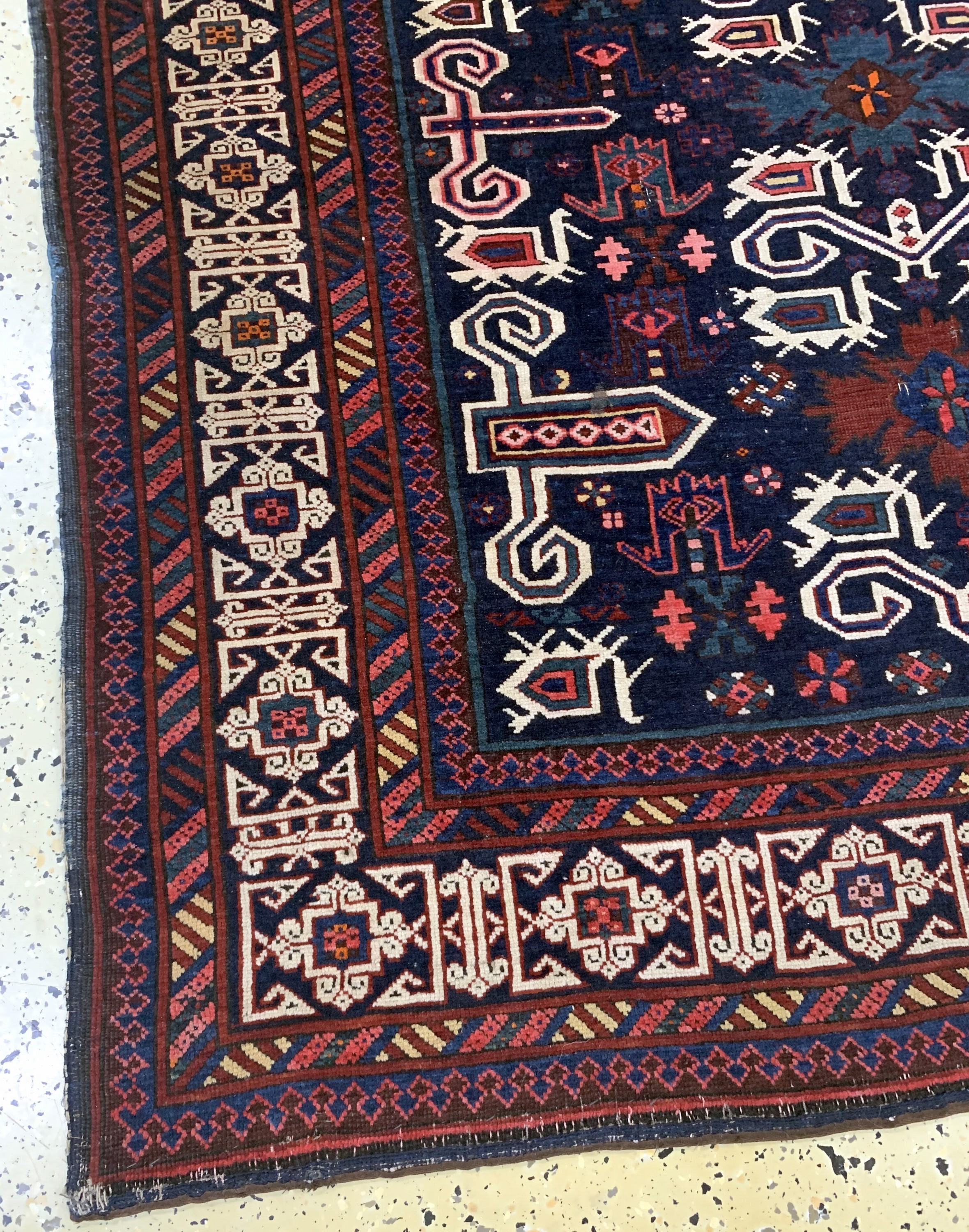 Detail b: "Blattgabel"Schirwan antik, Kaukasus, 19.Jhd, Wolle auf Wolle, ca. 202 x 137 cm, EHZ: 3(restauriert)