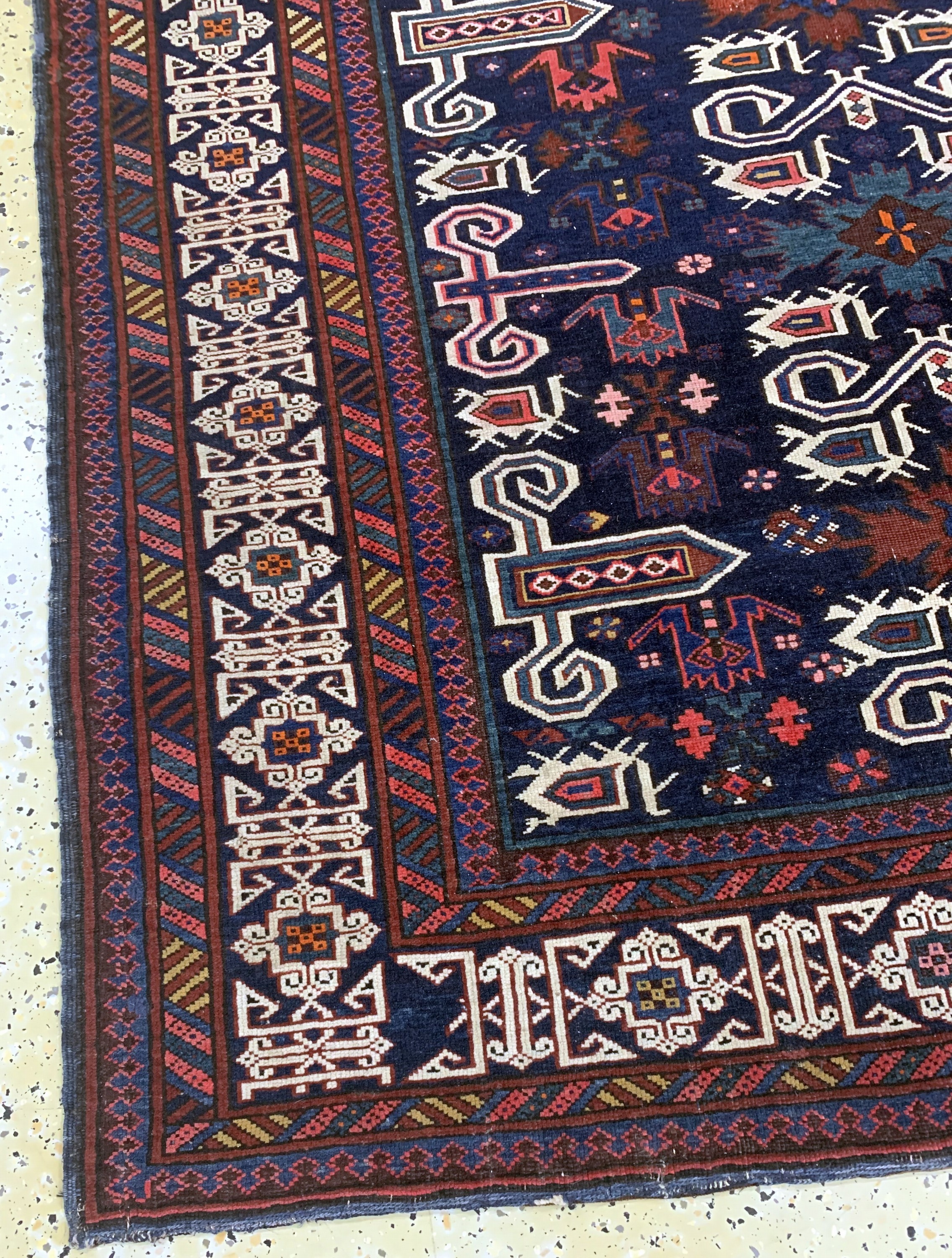 Detail e: "Blattgabel"Schirwan antik, Kaukasus, 19.Jhd, Wolle auf Wolle, ca. 202 x 137 cm, EHZ: 3(restauriert)