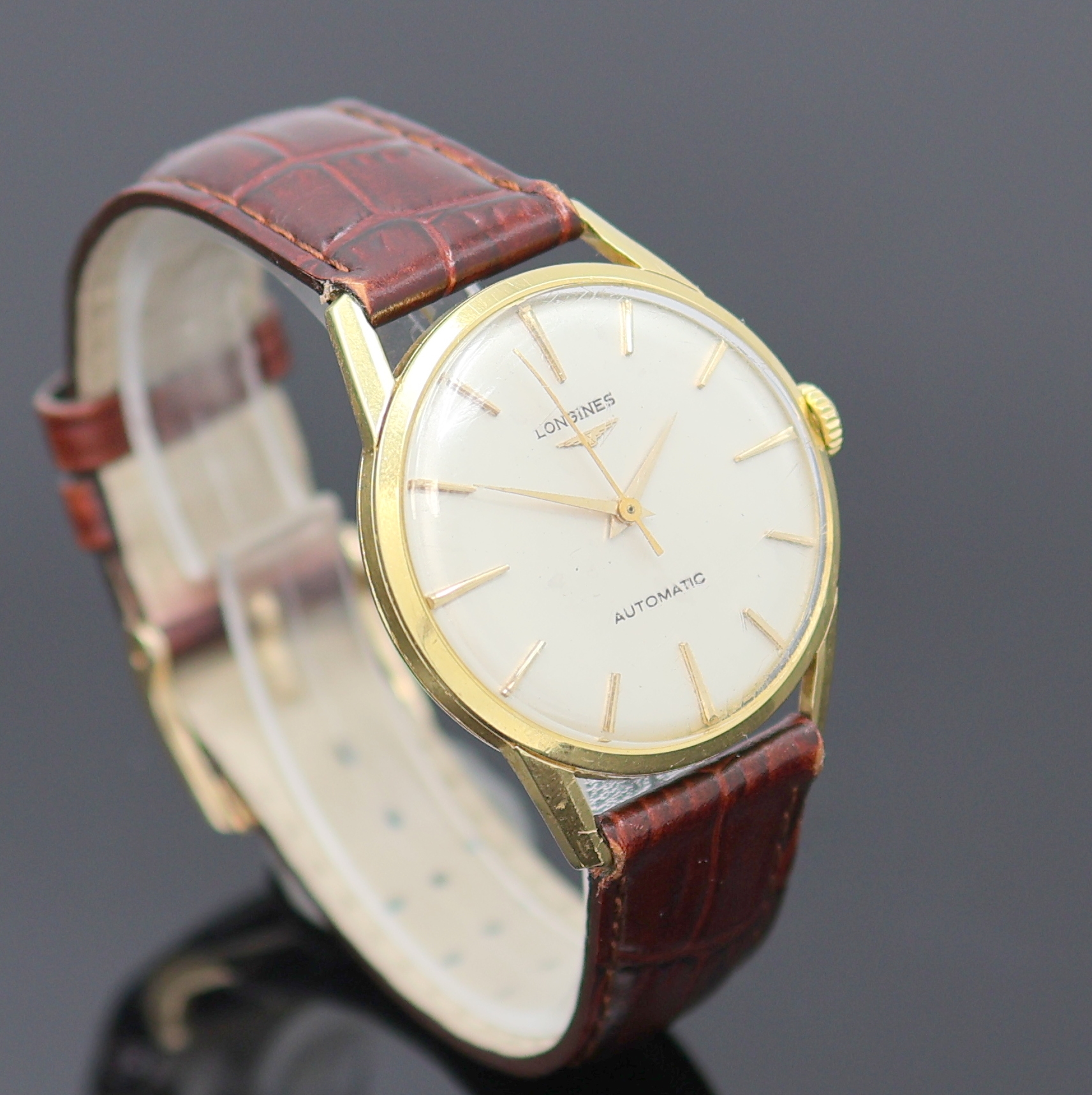 Detail b: LONGINES Flagship Herrenarmbanduhr in GG 750/000 Referenz 1403, Schweiz um 1965, Automatik, Boden m. Relief-Darst. eines Segelschiffs u. Glasrand ...
