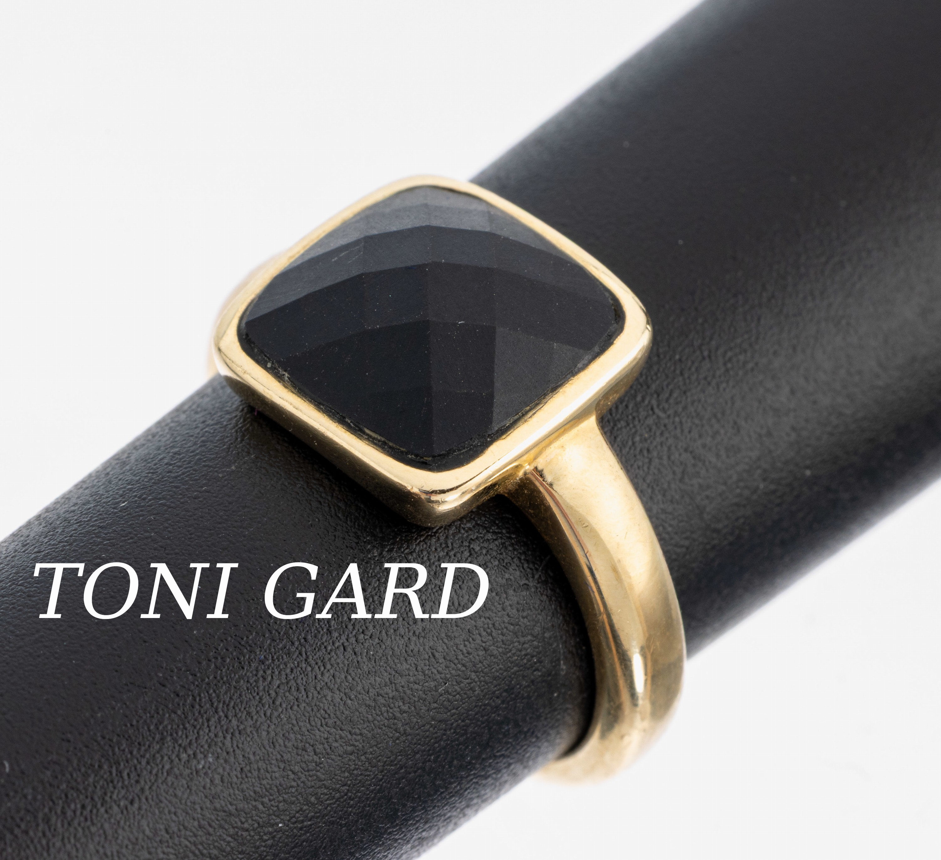 14 kt Gold Onyx-Ring, GG 585/000, facett. Onyx, sign. TONI GARD, RW 54, ca. 5.3 g
