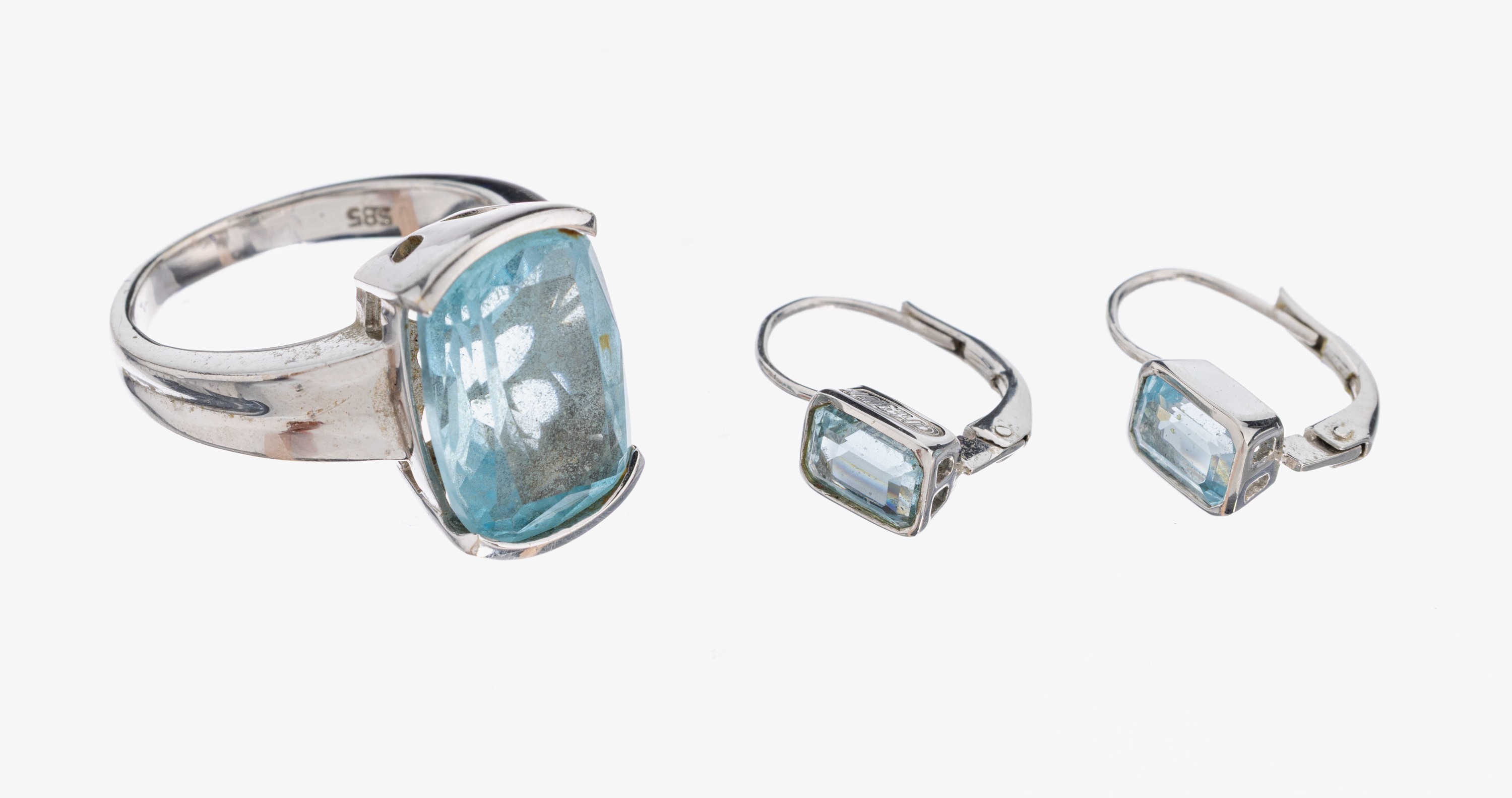 Image 26987492 - 14 kt Gold Blautopas-Schmuckset, WG 585/000, best. aus: Ring, RW 52, dazu Paar CHRIST ...