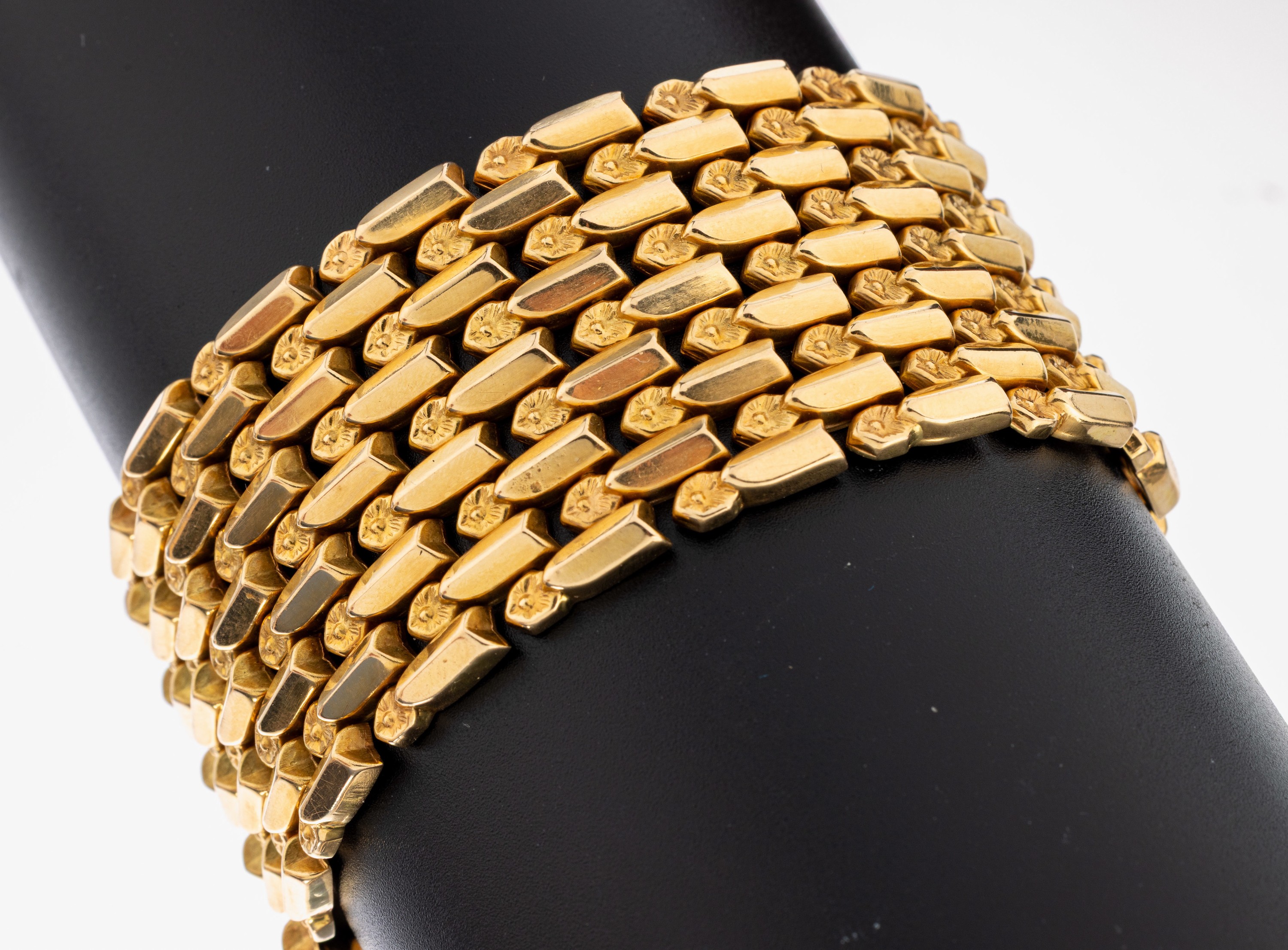 18 kt Gold Armband, GG 750/000, B. ca. 3.5 cm, L. ca. 20 cm, Kastenschloss mit 2 Sicherheitsachten, ca. 71.0 g
