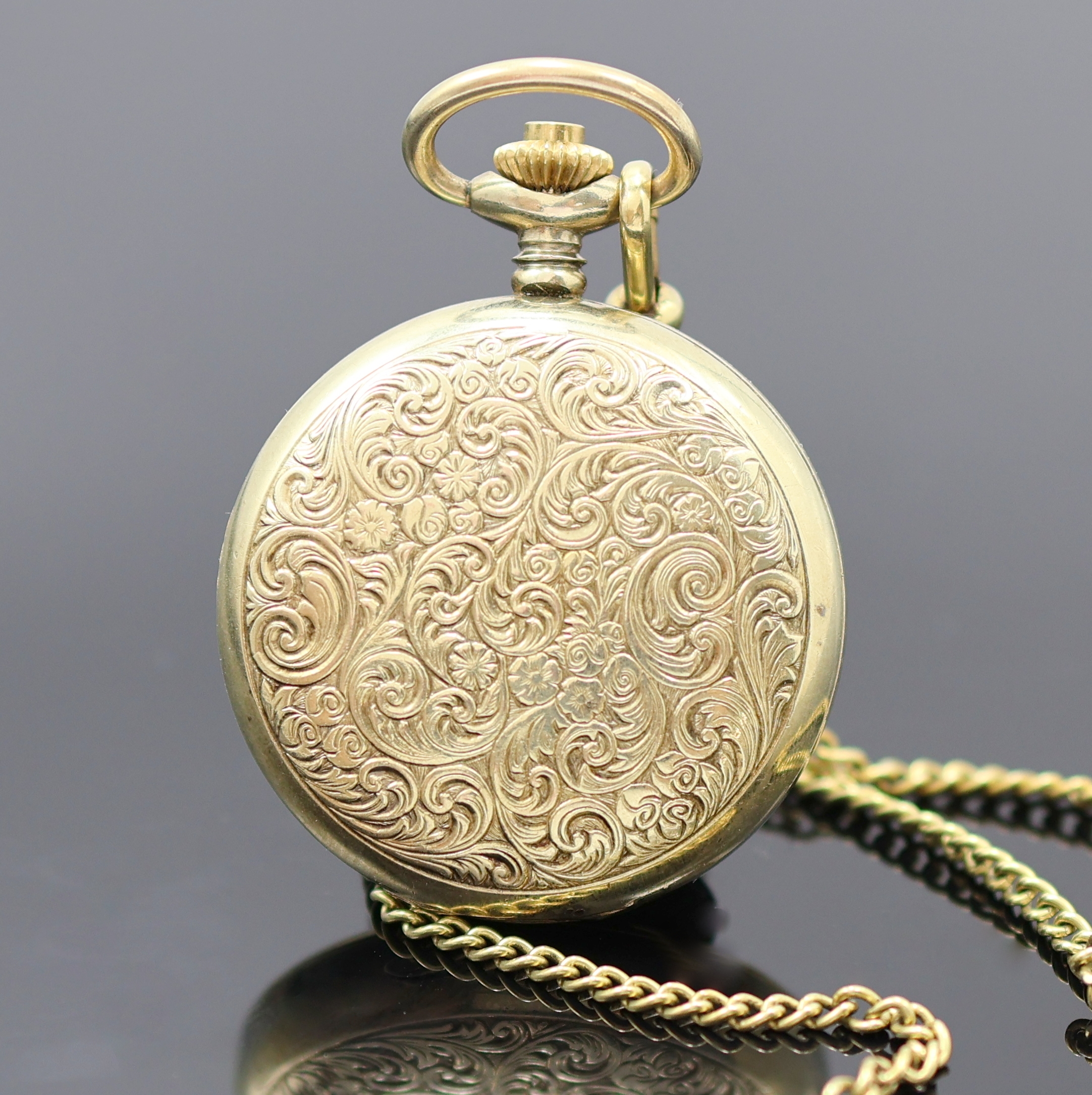 Detail a: ANKER vergoldete kleine Taschenuhr an Kette in GG 585/000, Deutschland um 1970, vollgrav. Savonette-Geh., gold. Zifferbl., schwarz. Zeiger, ...