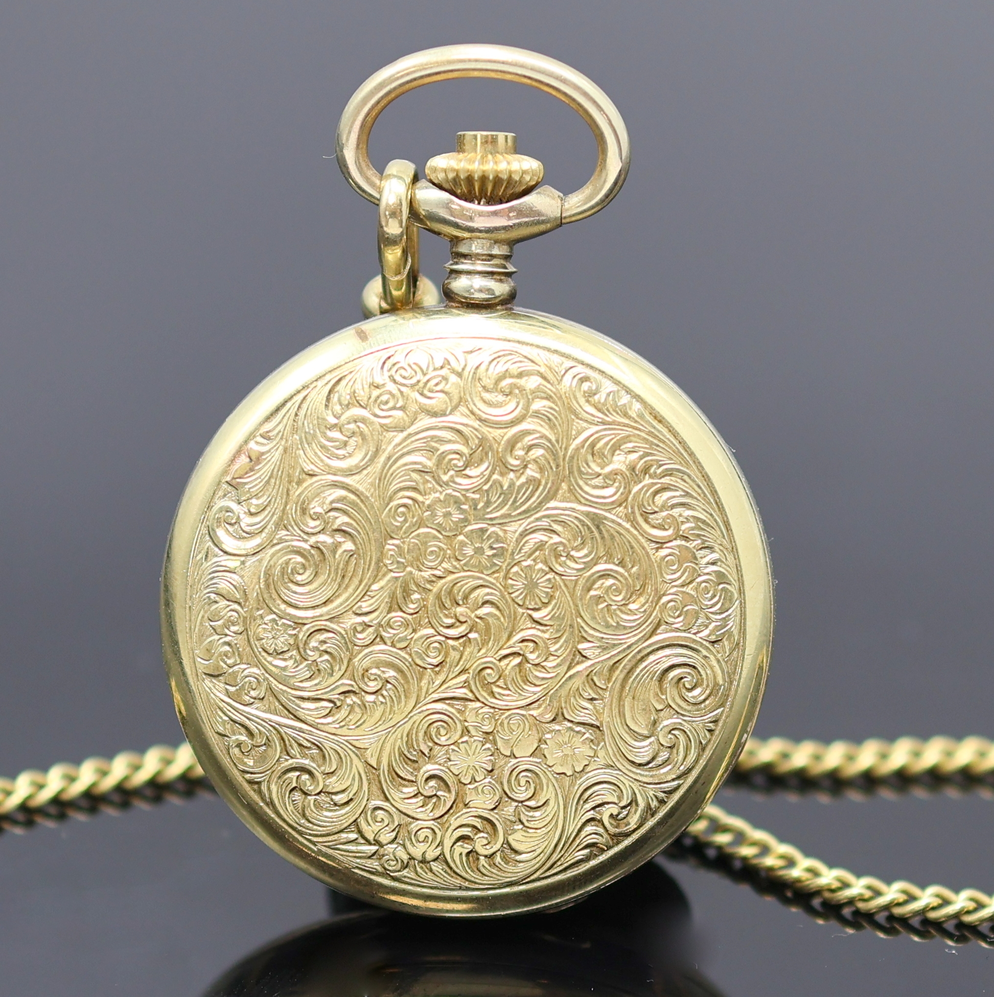 Detail b: ANKER vergoldete kleine Taschenuhr an Kette in GG 585/000, Deutschland um 1970, vollgrav. Savonette-Geh., gold. Zifferbl., schwarz. Zeiger, ...