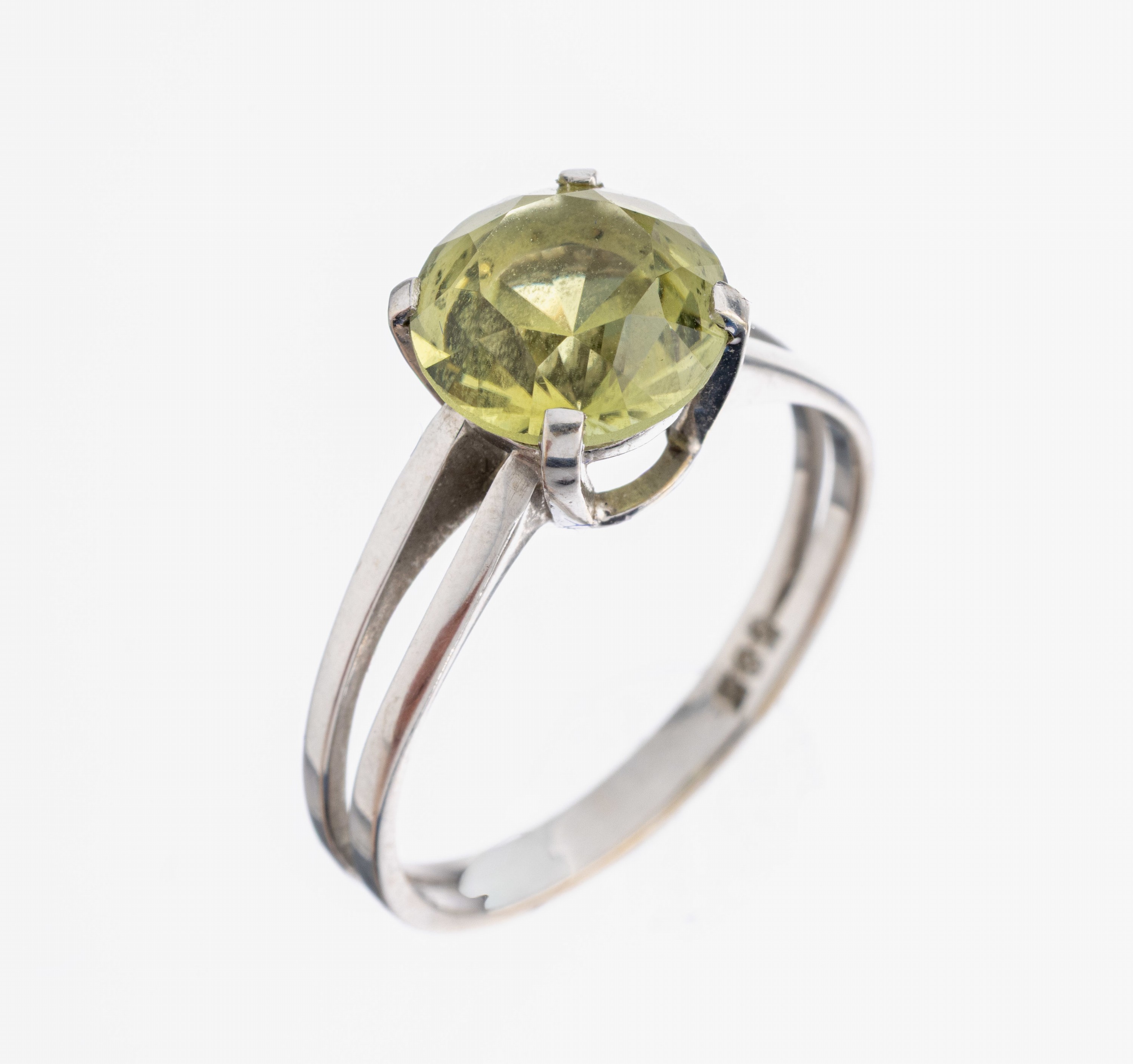 14 kt Gold Turmalin-Ring, WG 585/000, rundfacett. gelber Turmalin ca. 2.0 ct, RW 57,ca. 3.4 g