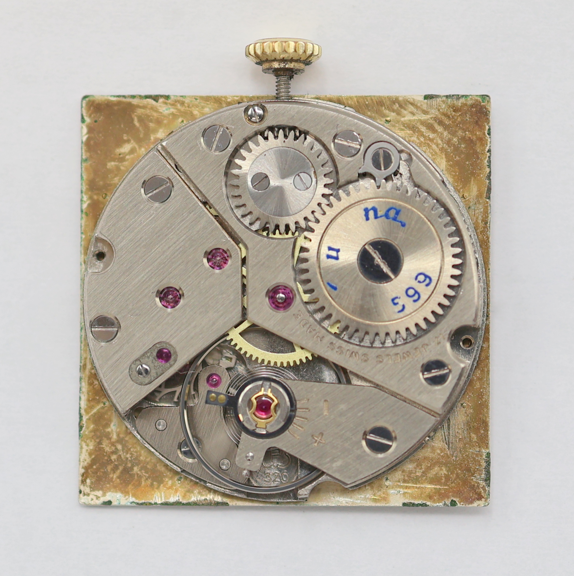 Detail e: DUGENA Precision quadratische Armbanduhr in GG 585/000, Schweiz um 1965, Handaufzug, Boden aufgedr., silb. Strukturzifferbl. m. gold. Std.-Ind., ...