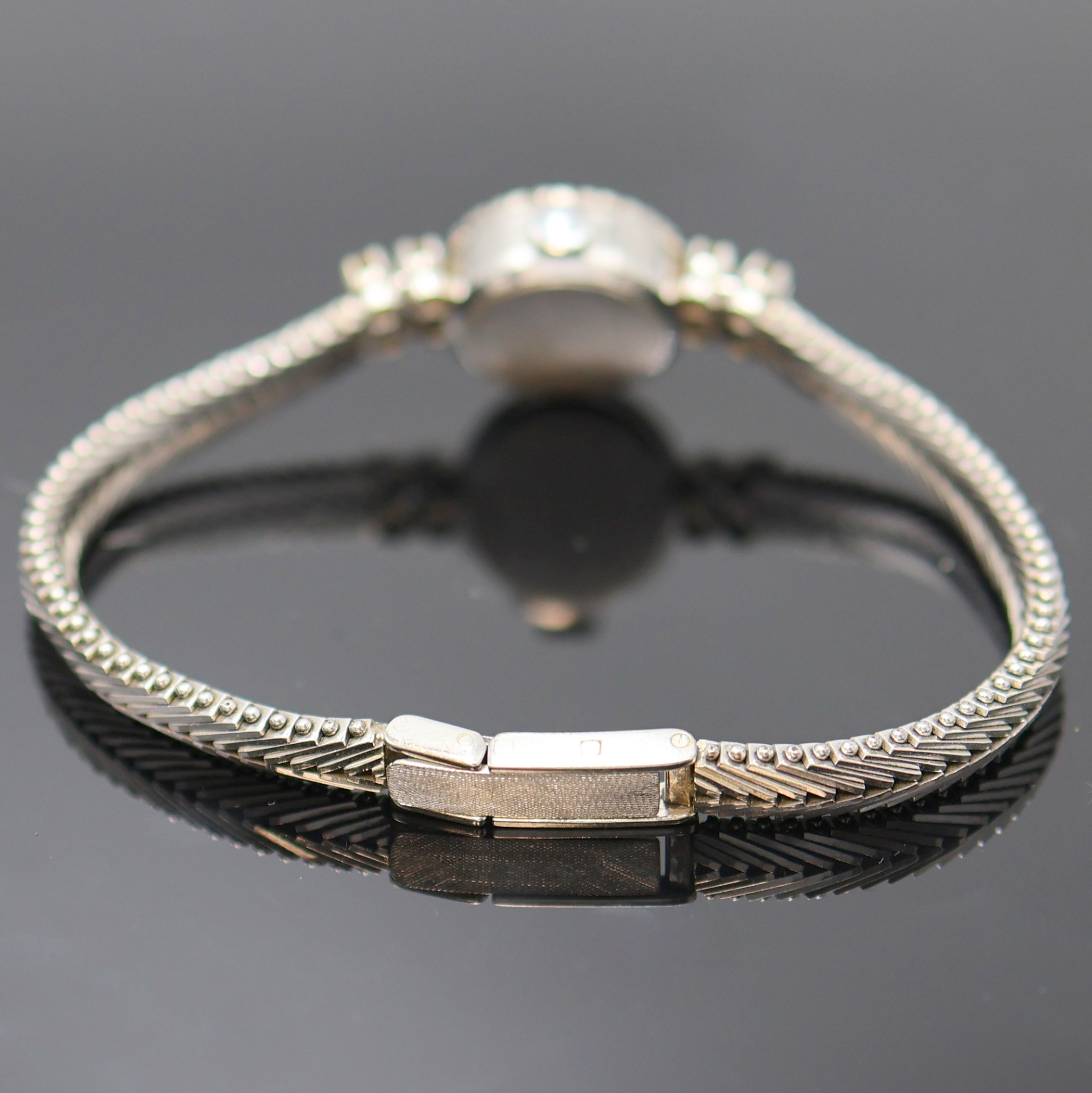 Detail b: RENZ diamantbesetzte Damenarmbanduhr in WG 585/000, Schweiz um 1965, Handaufzug, 2-tlg. Geh. m. anges. Goldband in WG 585/000, Boden aufgedr., silb. ...