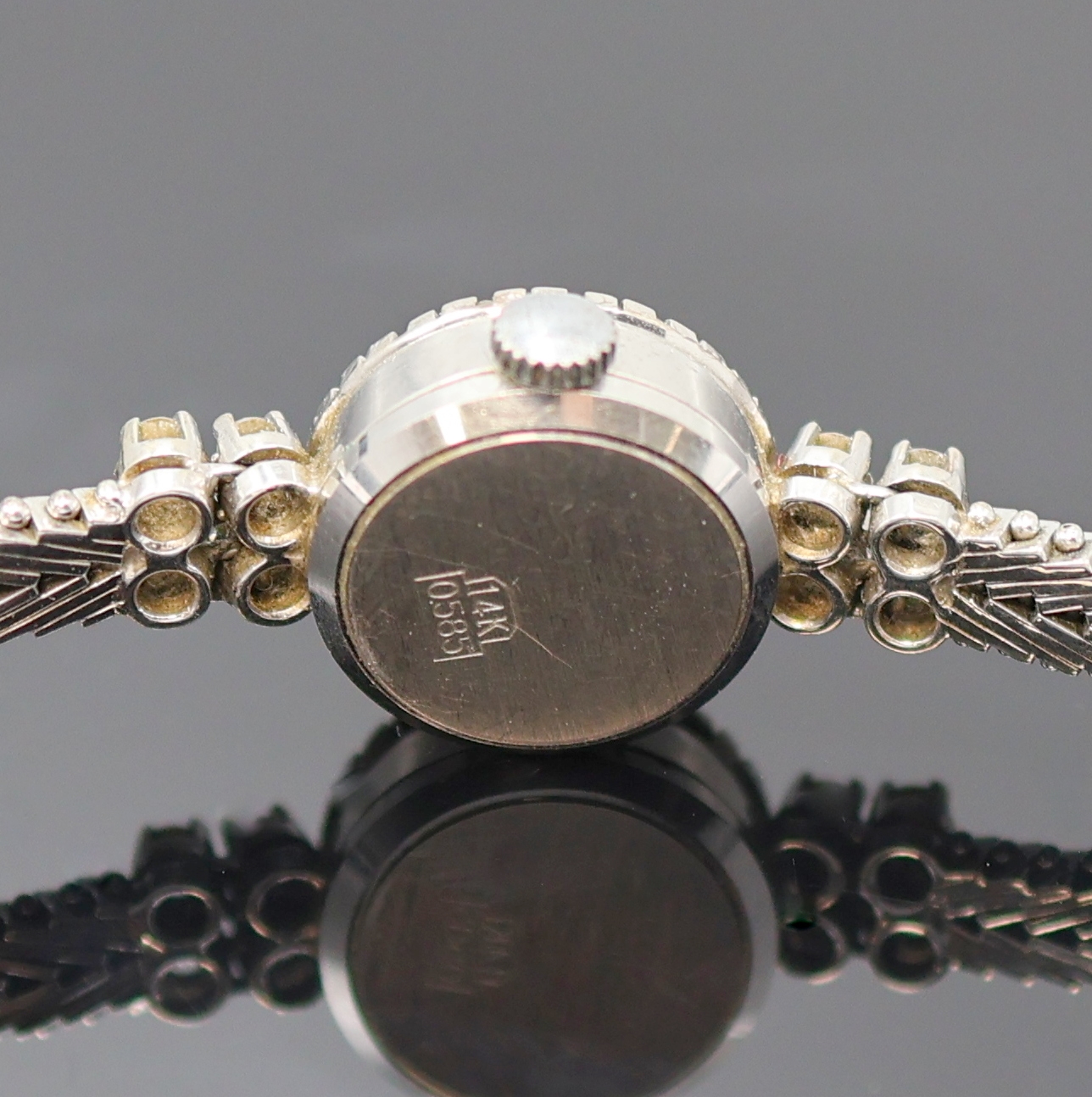 Detail d: RENZ diamantbesetzte Damenarmbanduhr in WG 585/000, Schweiz um 1965, Handaufzug, 2-tlg. Geh. m. anges. Goldband in WG 585/000, Boden aufgedr., silb. ...