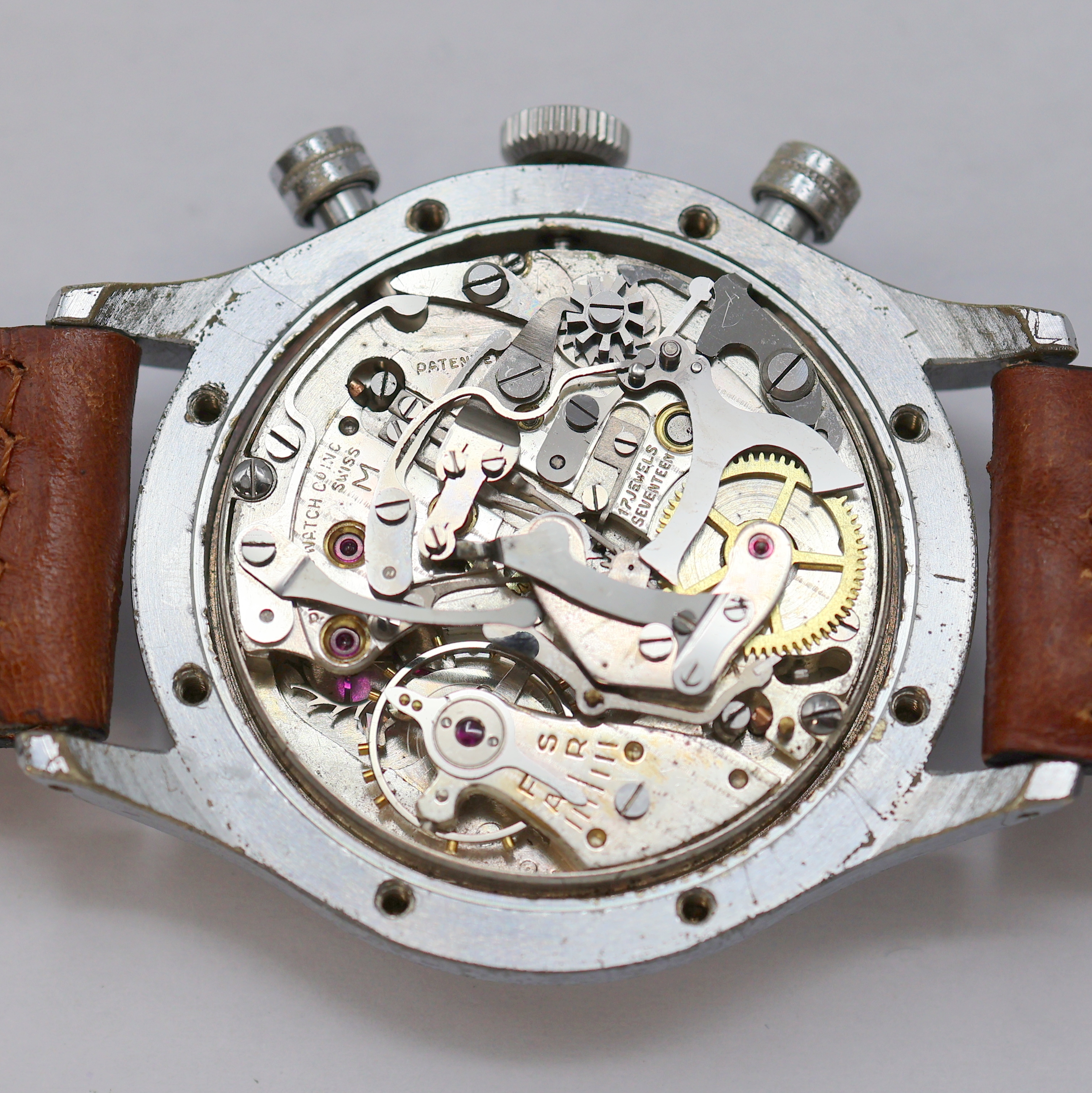 Detail f: PIERCE seltener, verschraubter Schaltradchronograph, Handaufzug, Schweiz um 1950, Edelstahlboden 8-fach verschr., silb. Duoton-Zifferbl. m. arab. ...