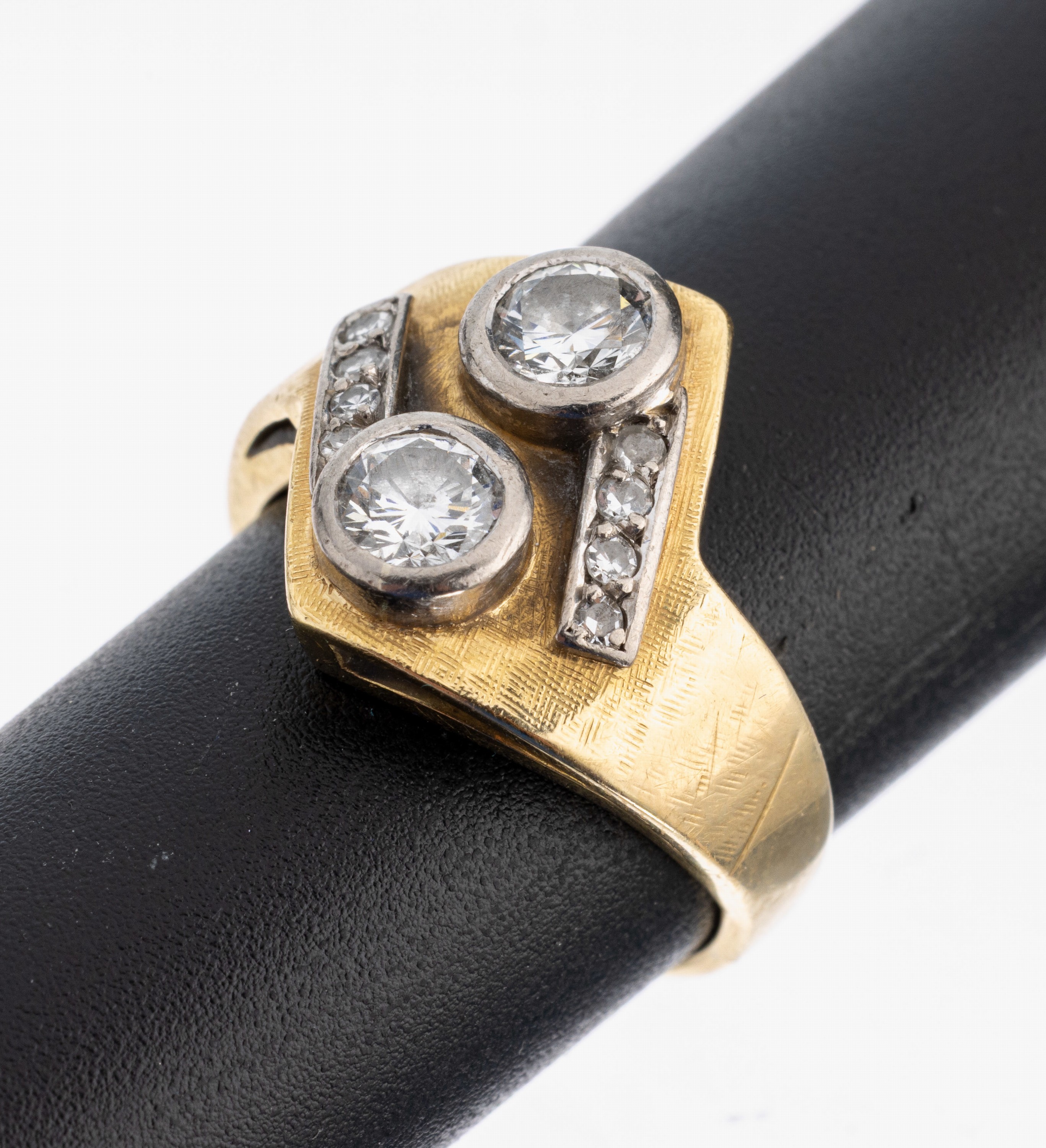 14 kt Gold Diamant-Ring, GG/WG 585/000, 2 in WG gefasste Brillanten zus. ca. 0.50 ct, 8 8/8-Diamanten zus. ca. 0.08 ct Weiß/si, RW 52, ca. 5.2 g, ...