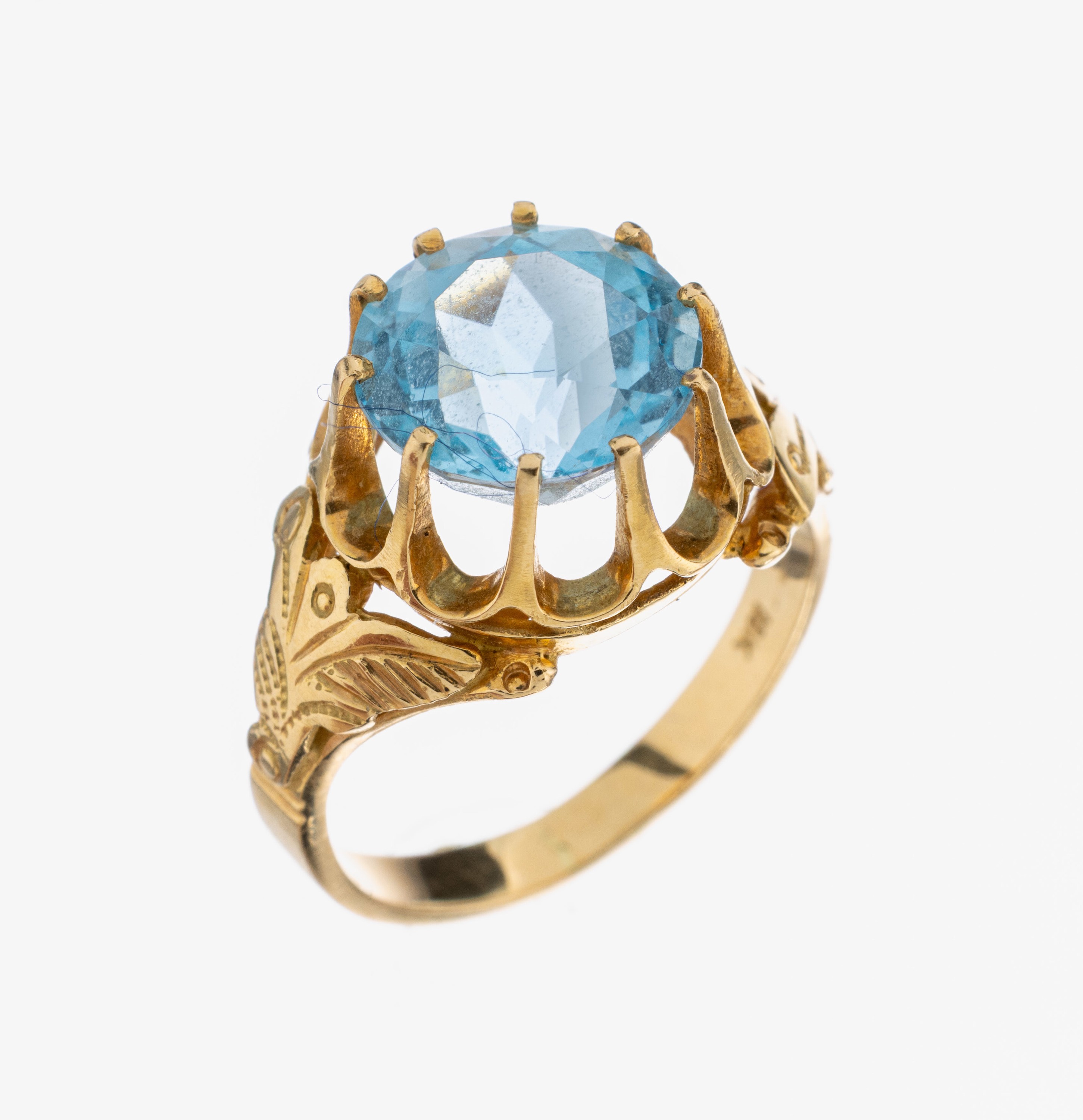 18 kt Gold Topas Ring, GG 750/000, rundfacett. blauer Topas (beh.) ca. 5 ct, total ca. 5.4 g, RW 53