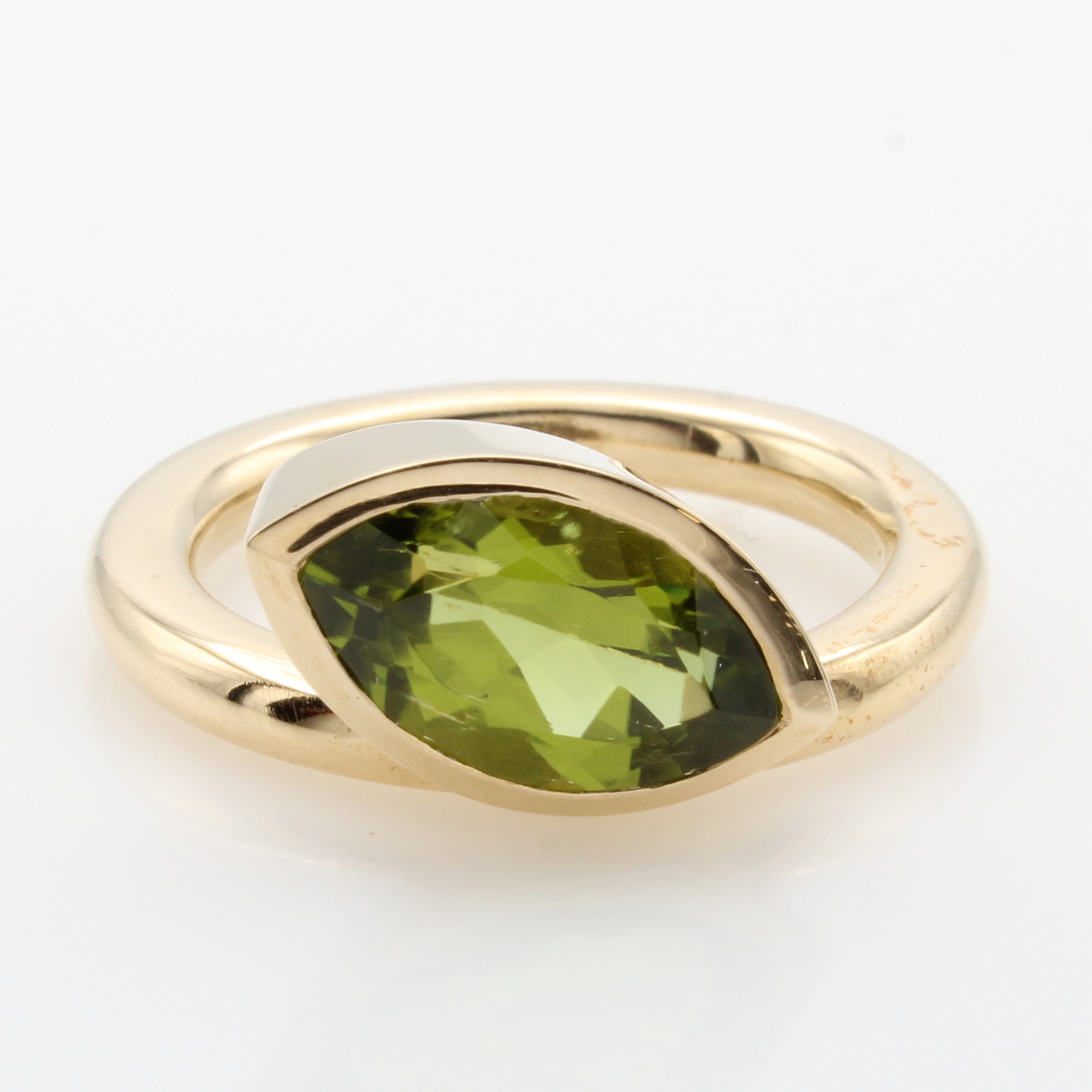 Image 26987697 - Ring mit Peridot, RoséG 585/000, navettef. Peridot ca. 2.78 ct, RW ca. 54 Schätzpreis: ...