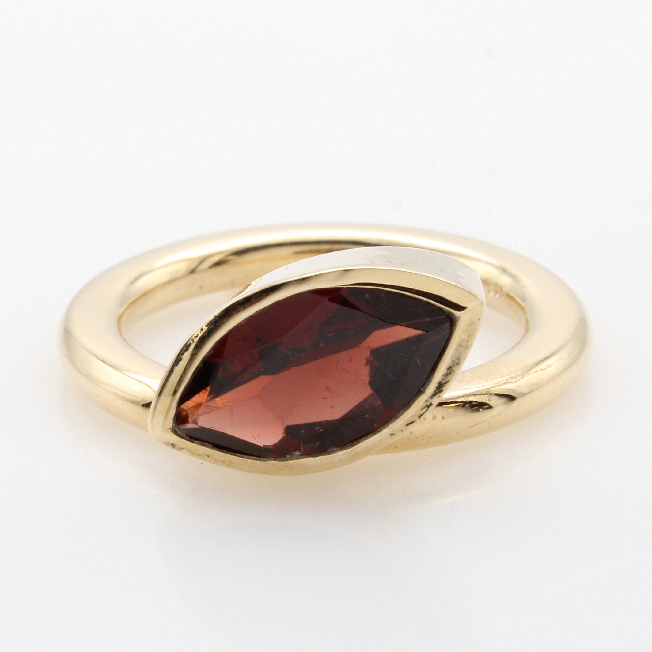 Image 26987698 - Ring mit Granat, RoséG 585/000, navettef. Granat ca. 2.23 ct, RW ca. 54 Schätzpreis: ...