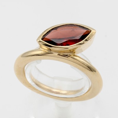 26987698a - Ring mit Granat, RoséG 585/000, navettef. Granat ca. 2.23 ct, RW ca. 54 Schätzpreis: ...