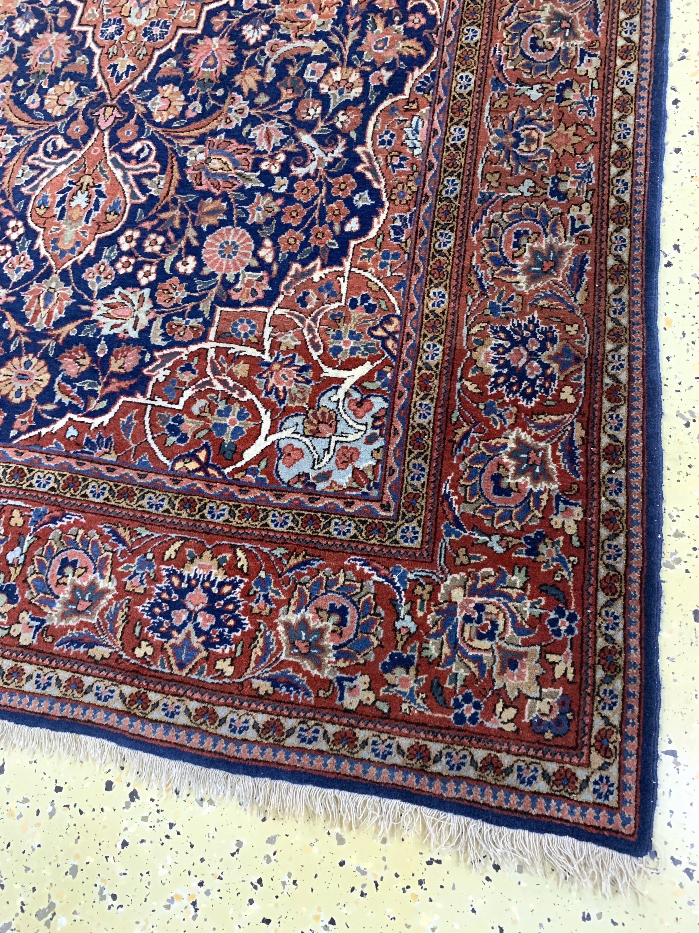 Detail c: Keschan Kork alt, Persien, Anfang 20.Jhd, Korkwolle auf Baumwolle, ca. 210 x 130 cm, Mottenfraß, EHZ: 2