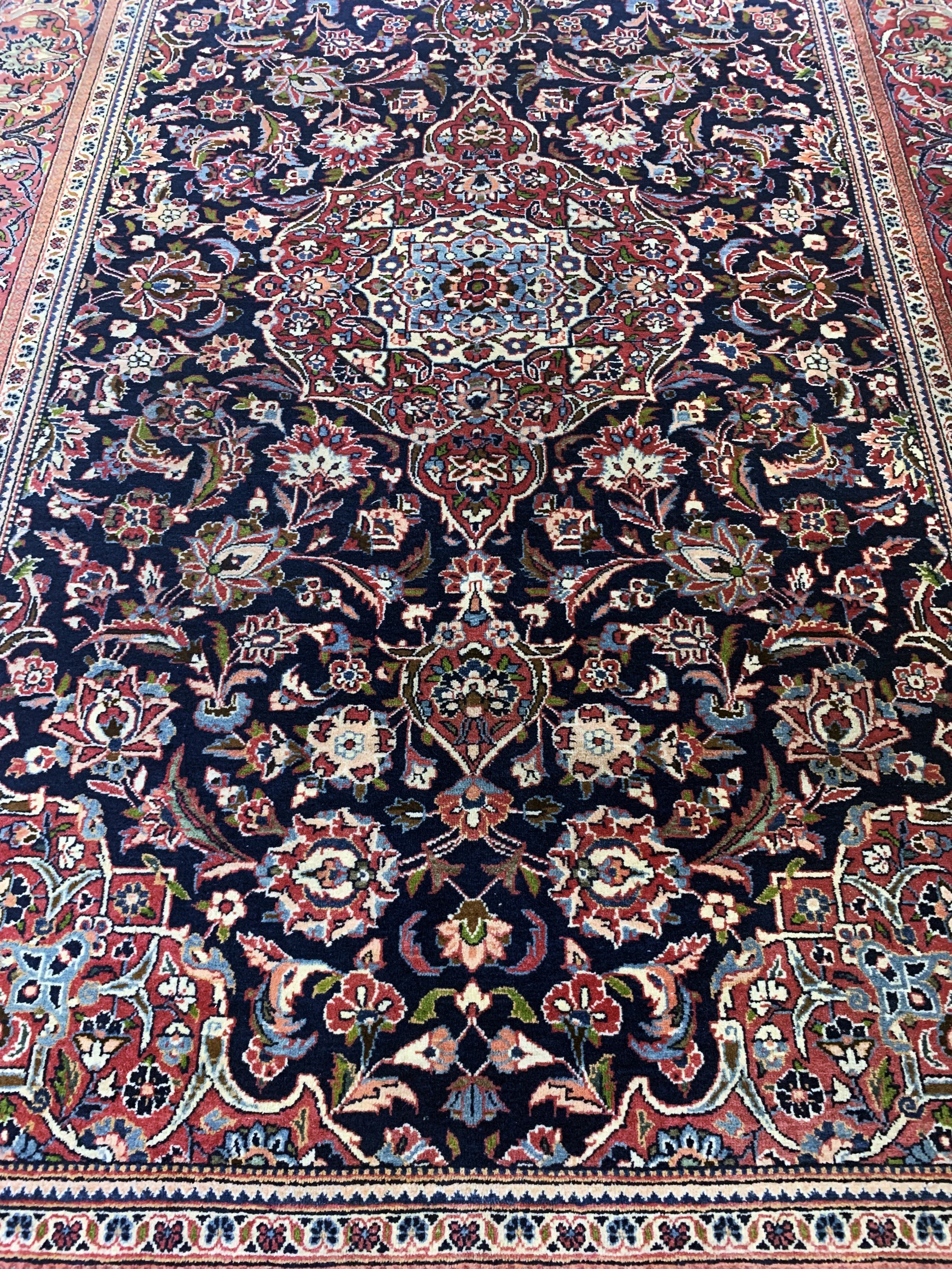 Detail d: Keschan Kork alt, Persien, Anfang 20.Jhd, Korkwolle auf Baumwolle, ca. 215 x 140 cm, Mottenfraß, EHZ: 2