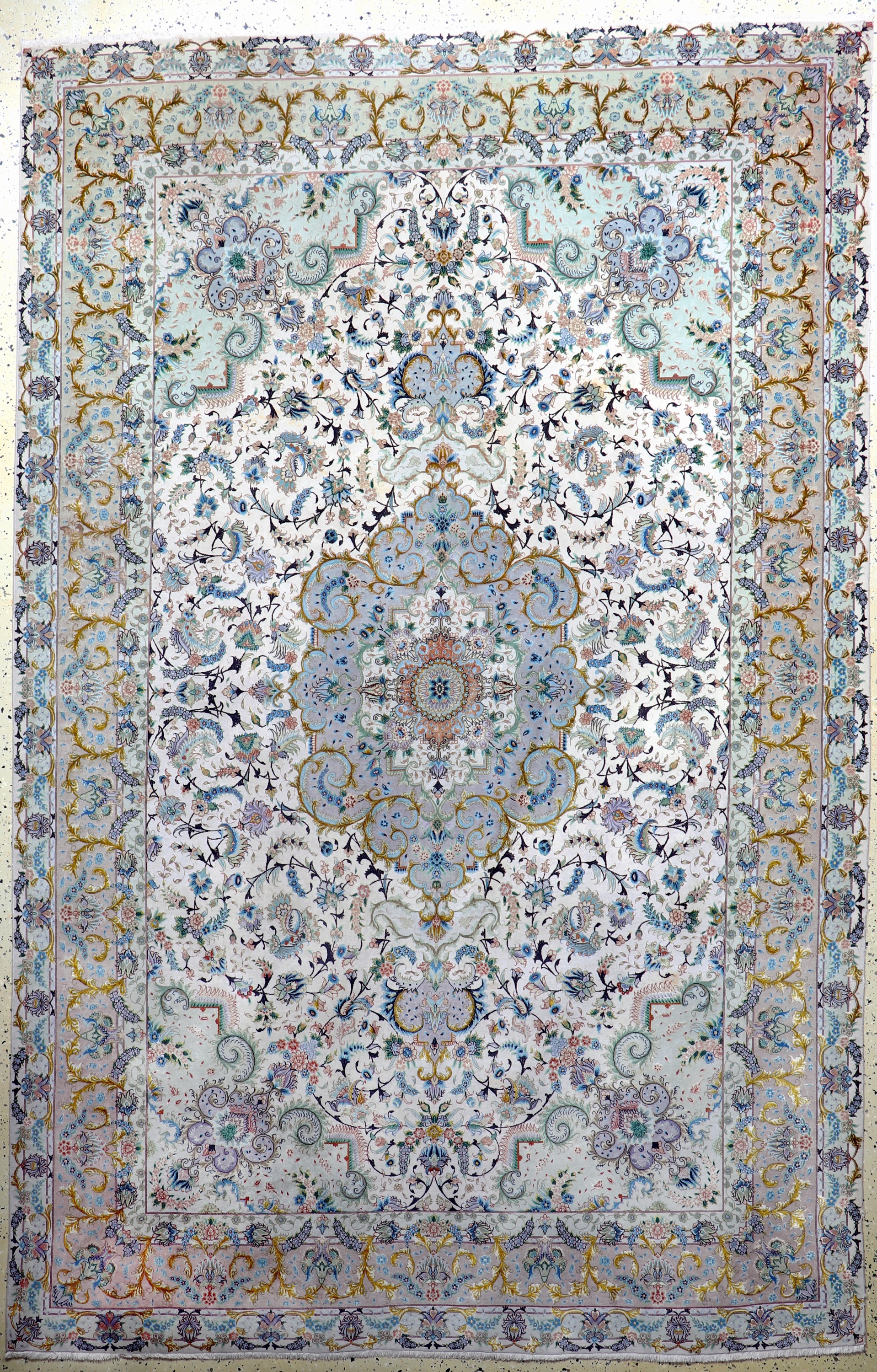 Täbriz fein(70 Raj), Persien, Mitte 20.Jhd,Korkwolle mit und auf Seide, ca. 313 x 202 cm,ca. 1,0 Mio. Kn/qm, verblasst, EHZ: 2