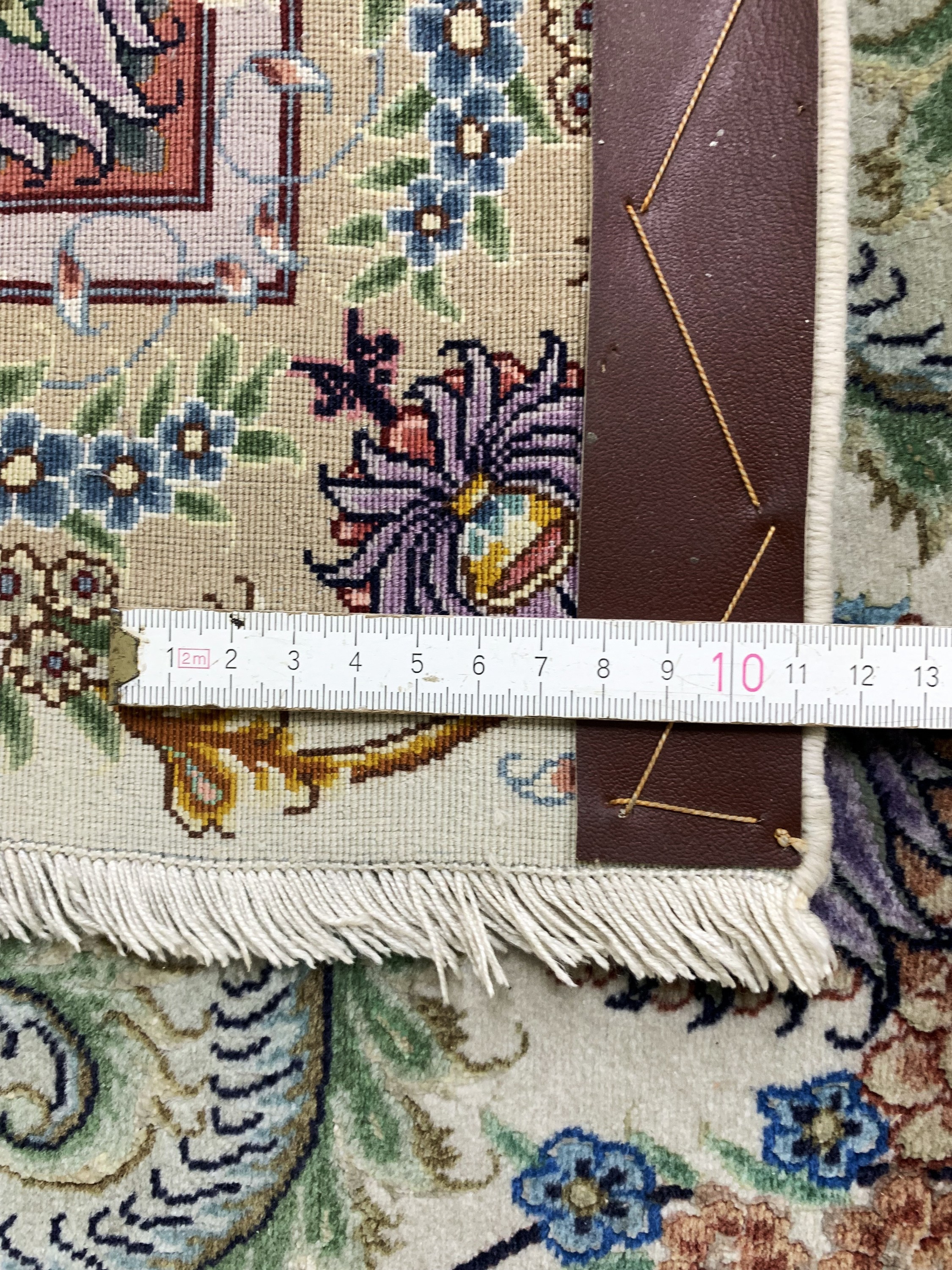 Detail h: Täbriz fein(70 Raj), Persien, Mitte 20.Jhd,Korkwolle mit und auf Seide, ca. 313 x 202 cm,ca. 1,0 Mio. Kn/qm, verblasst, EHZ: 2