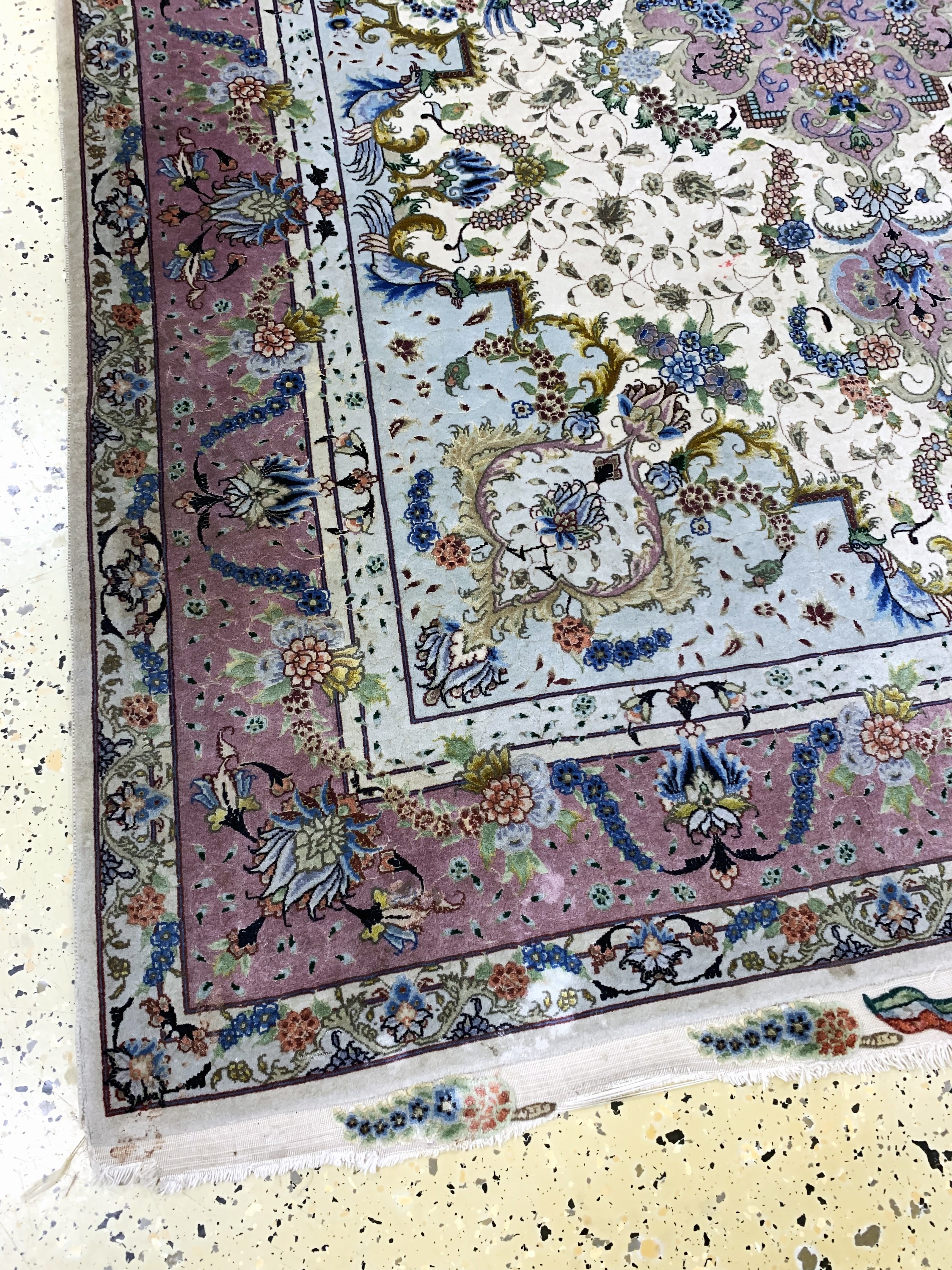 Detail b: Täbriz fein(60 Raj), Persien, Mitte 20.Jhd,Korkwolle mit und auf Seide, ca. 215 x 150 cm,ca. 650.000 Kn/qm, verblasst, EHZ: 2