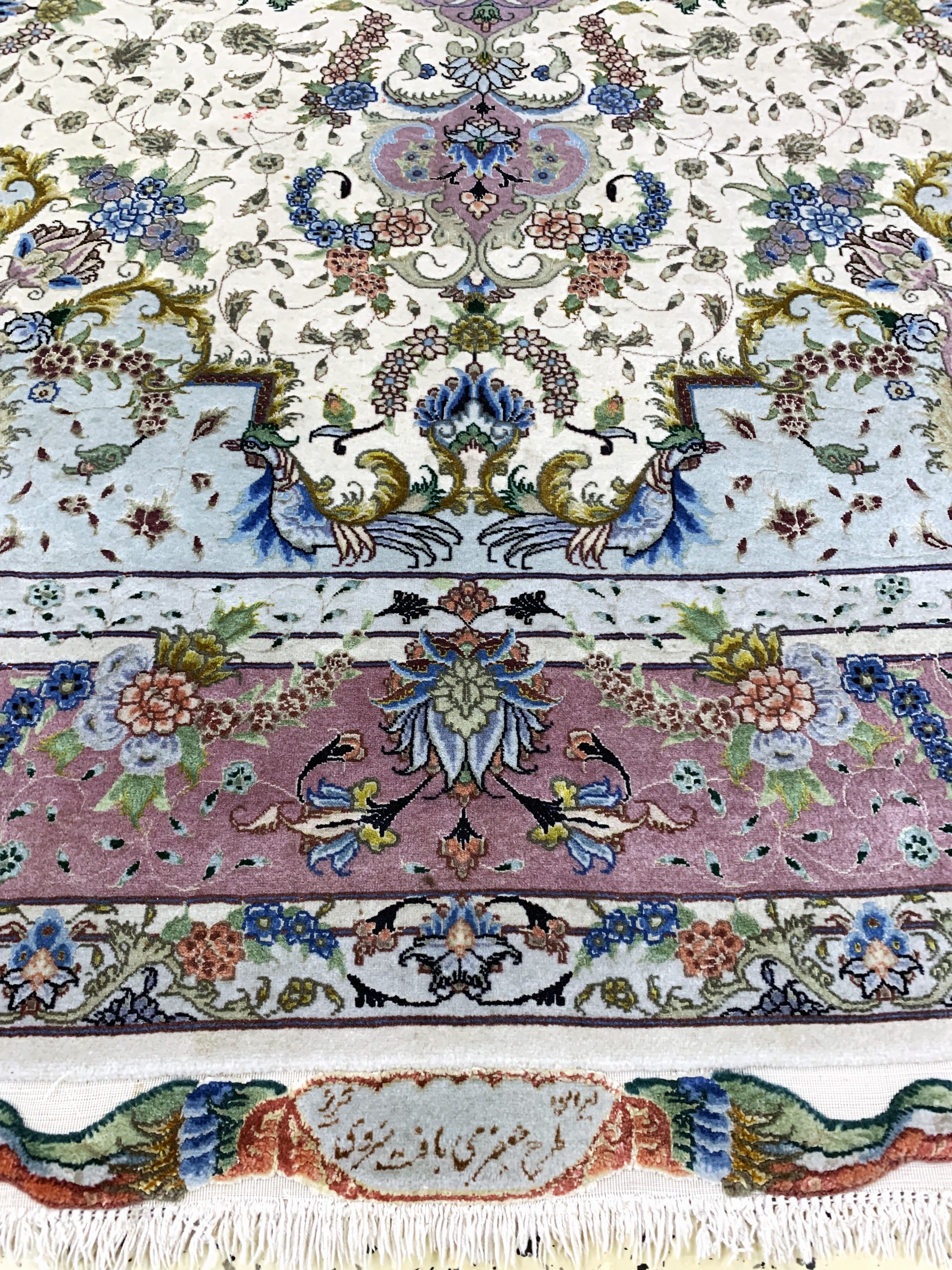 Detail c: Täbriz fein(60 Raj), Persien, Mitte 20.Jhd,Korkwolle mit und auf Seide, ca. 215 x 150 cm,ca. 650.000 Kn/qm, verblasst, EHZ: 2