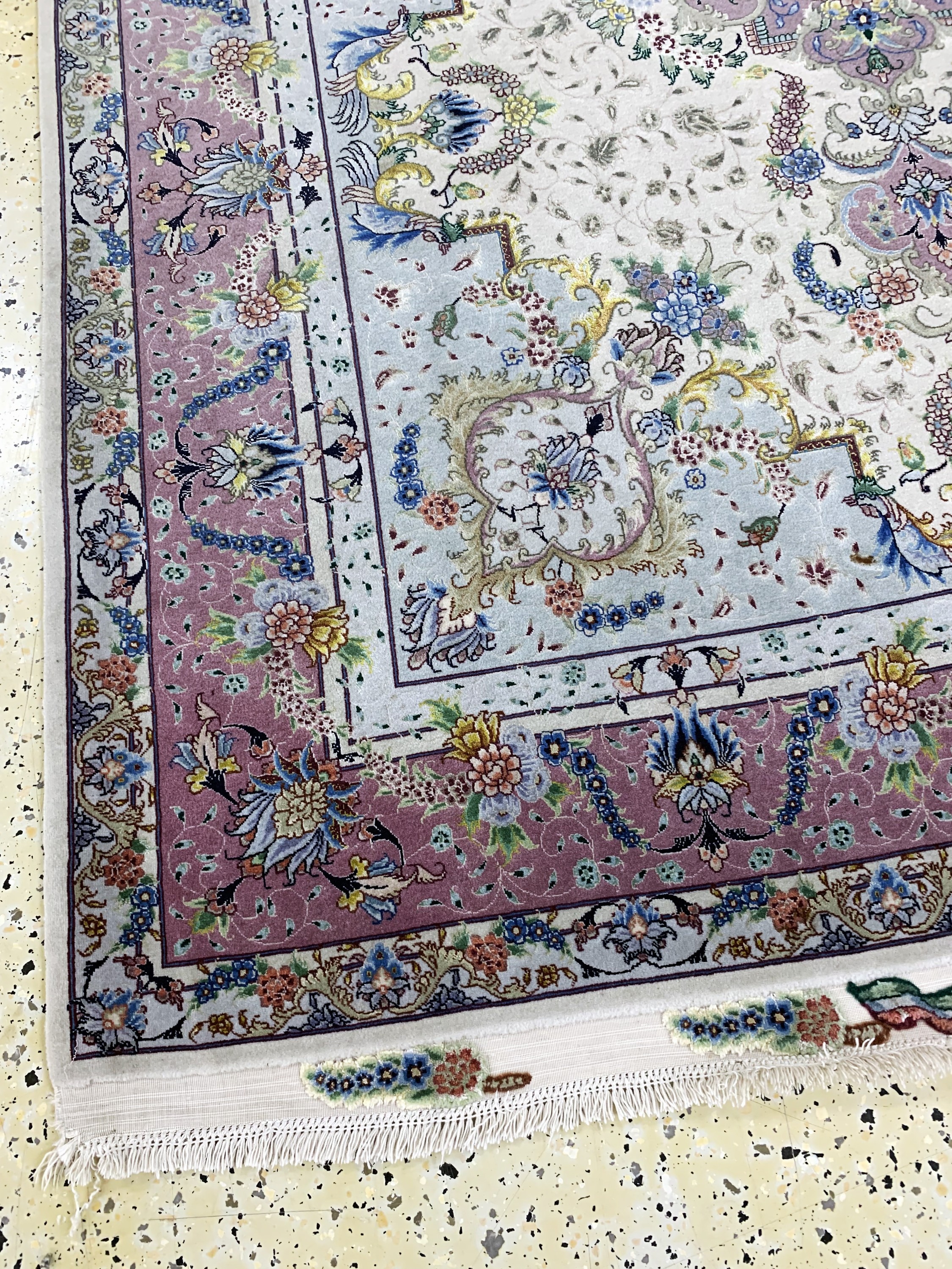 Detail f: Täbriz fein(60 Raj), Persien, Mitte 20.Jhd,Korkwolle mit und auf Seide, ca. 215 x 150 cm,ca. 650.000 Kn/qm, verblasst, EHZ: 2