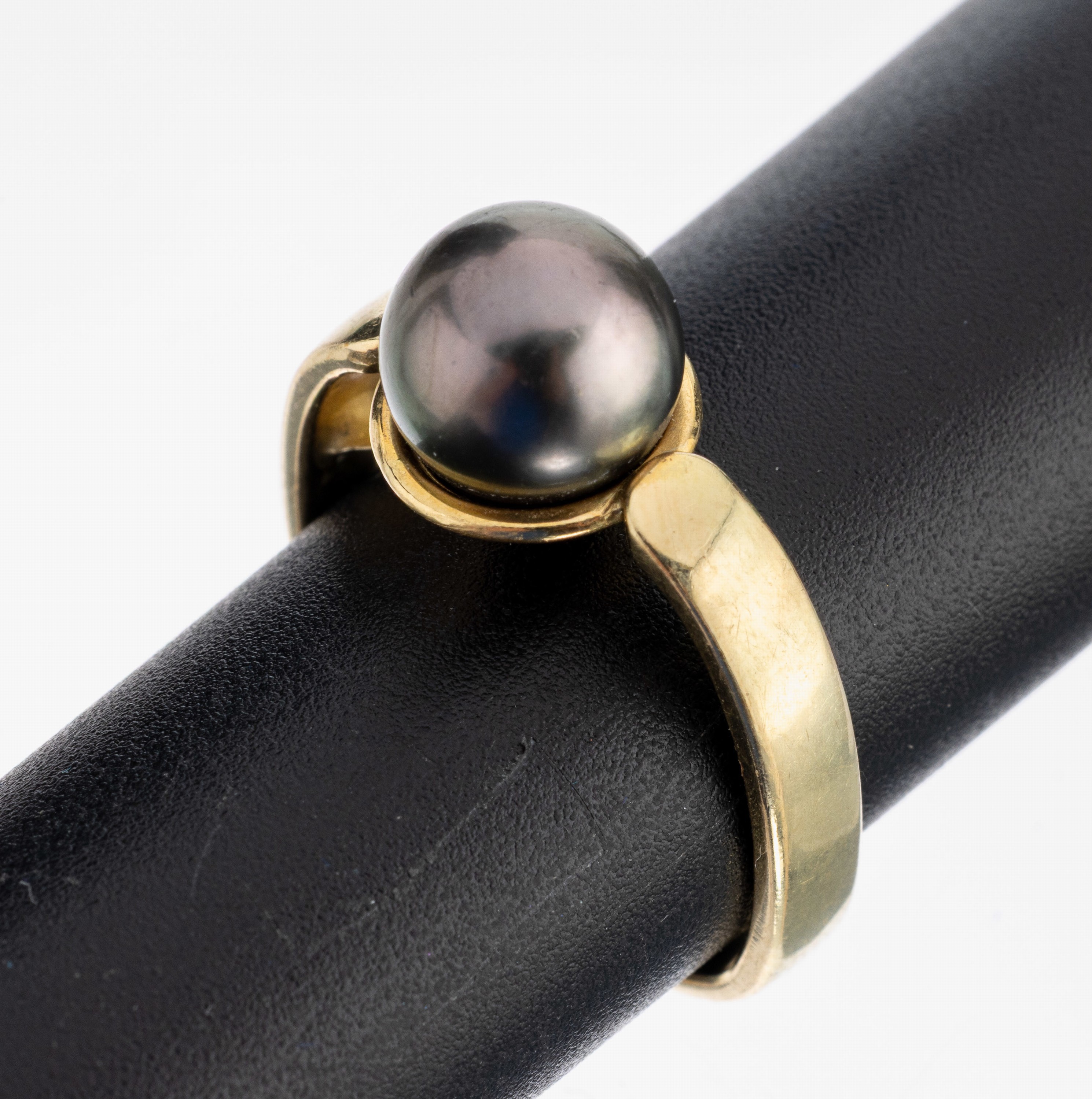 14 kt Gold Perl-Ring, GG 585/000, Tahitizuchtperle, D. ca. 8.9 mm, quadratische Ringschiene RW ca. 58 Verkleinerungsschiene, ca. 6.3 g