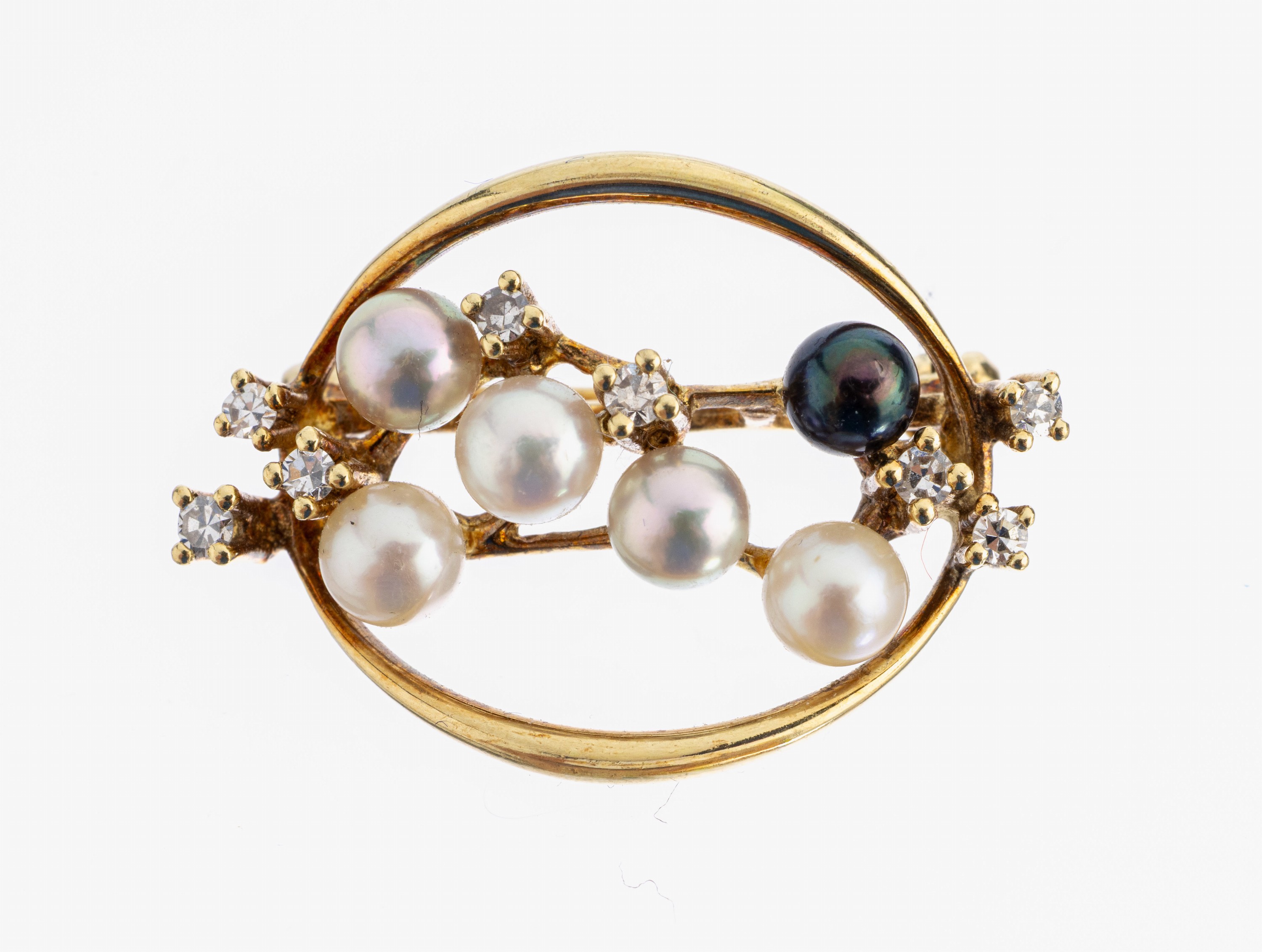 14 kt Gold Perl-Diamant-Brosche, GG 585/000, graue und weiße Zuchtperlen, D. ca. 4-4.5 mm, kl. 8/8-Diamanten, L. ca. 2.5 cm, ca. 4.4 g auch als ...