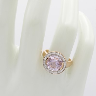26987700b - Ring mit Amethyst und Brillanten, RoséG 585/000, fliederf. Amethyst ca. 3.5 ct, Brill. ...