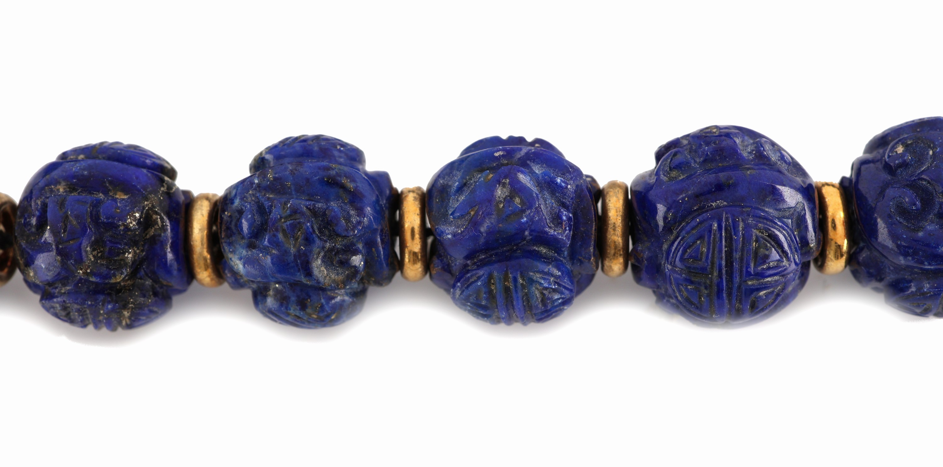 Detail b: Lapislazulikette mit 18 kt Gold GOLDBAUR Schließe und Zwischenelemente, GG 750/000 Lapislazulikugeln, D. ca. 17.8 mm, grav., 2 GGKugelschließen ...