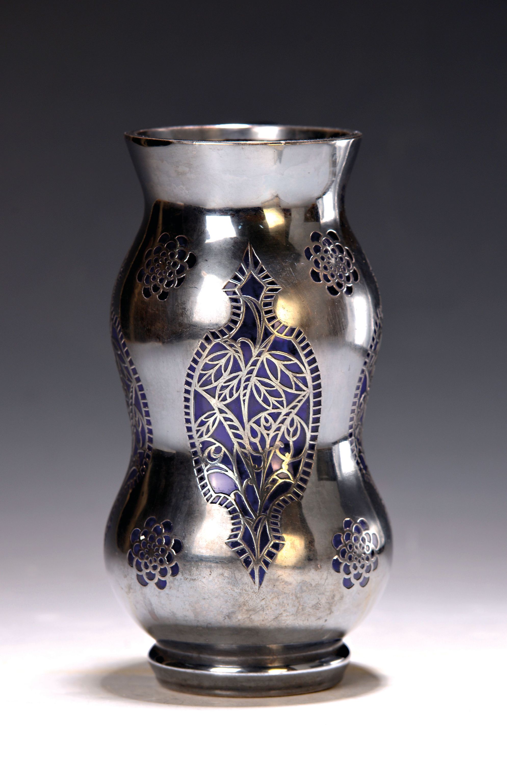 Image 26987907 - Vase, deutsch, um 1910-20, blaues Glas mit reichem Silver-overlay, H. ca. 18cm