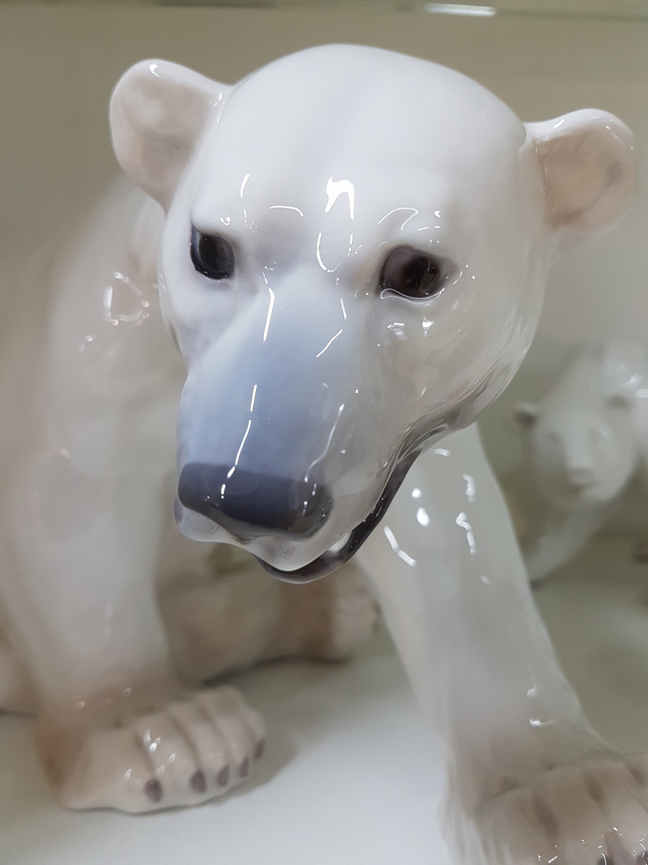 Detail f: Große Porzellanfigur, Bing & Grondahl, Entwurf Knud Kyhn, Eisbär, naturalistisch bemalt, H. ca. 21cm