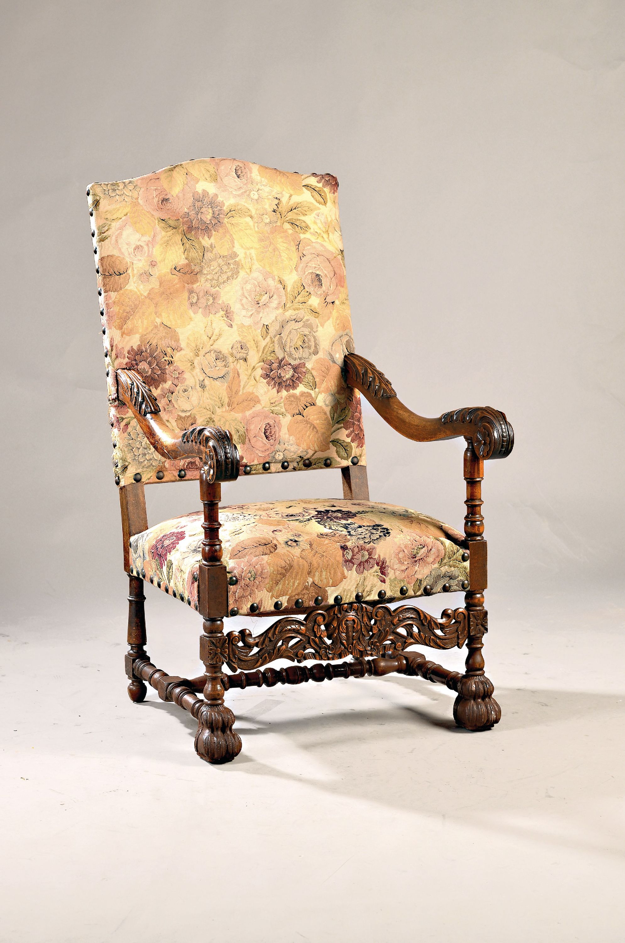 Image 26987925 - Armlehnstuhl, Historismus, 19.Jh., Eiche massiv, gepolstert und bezogen, volutenförmige ...