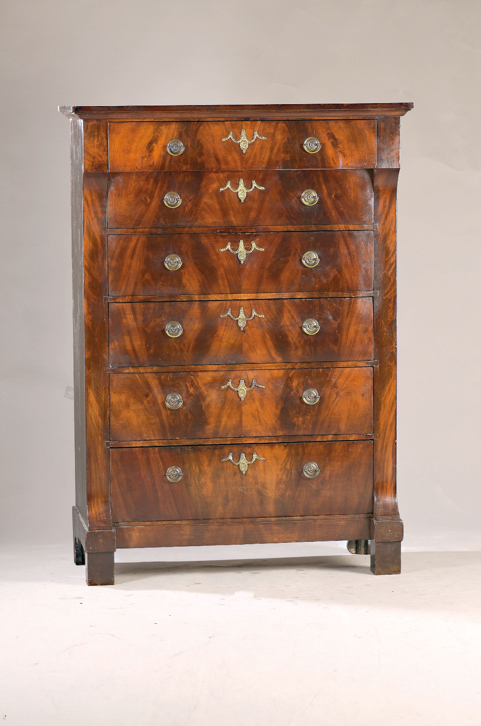Chiffoniere/Hochkommode, Frankreich, 19.Jh., Mahagonifurnier, 6 Schubladen, aufwendige Messingbeschläge, ca. 154 x 110 x 54 cm, EZ 2-3