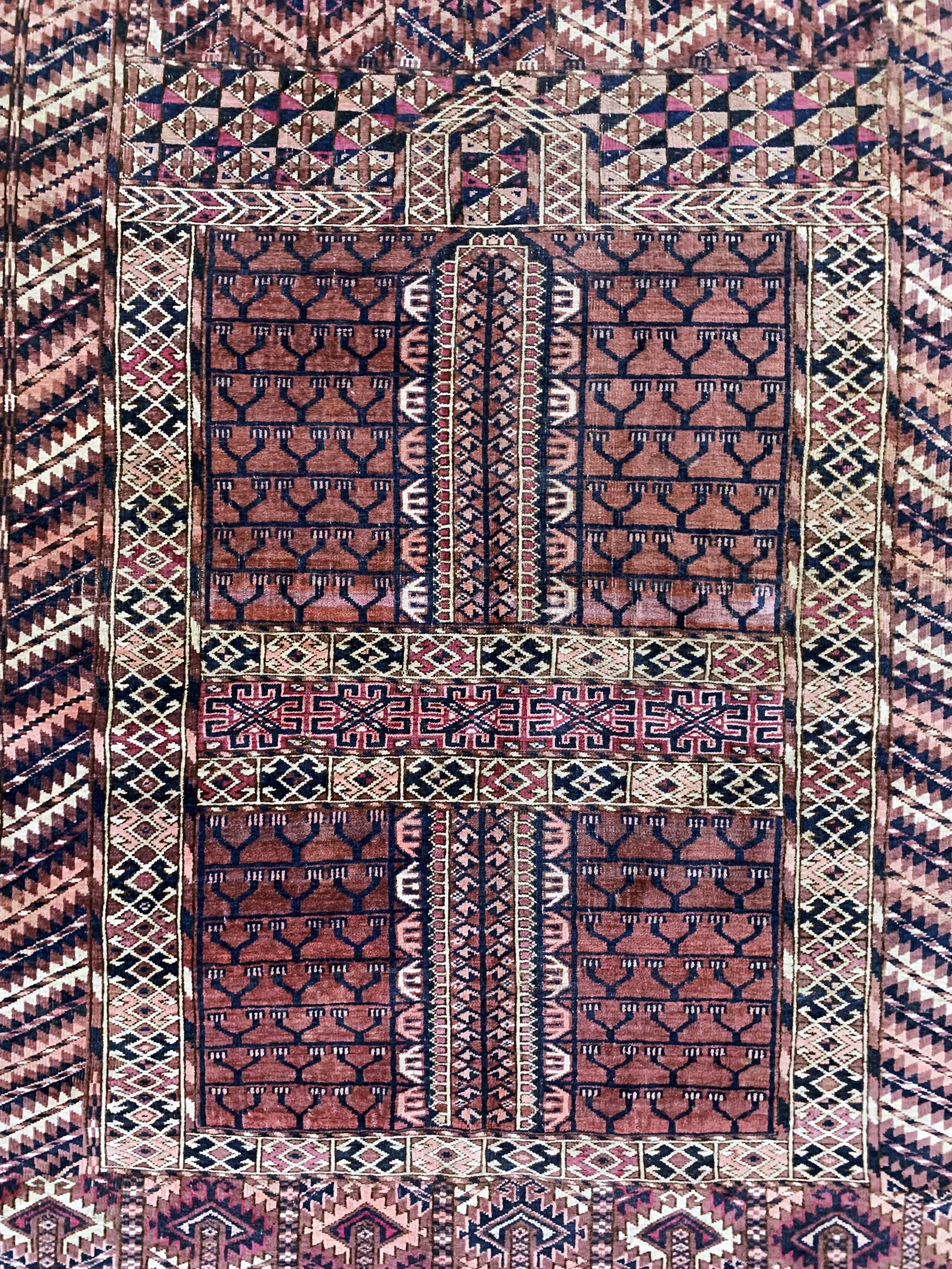 Detail c: Ersari Engsi"Hatschlu", Turkmenistan, Anfang 19.Jhd., Wolle auf Wolle, ca. 147 x 133 cm, EHZ: 3