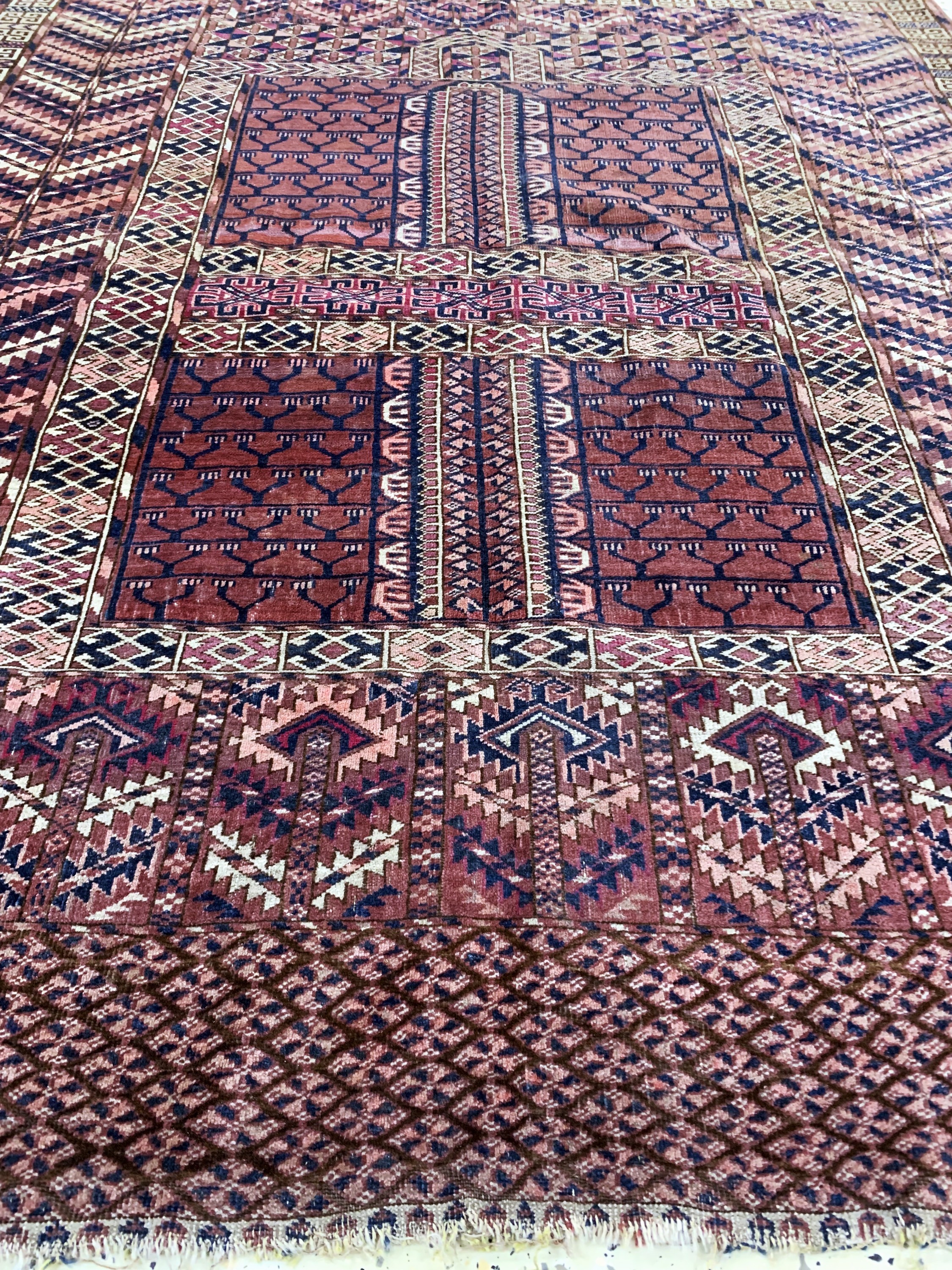 Detail d: Ersari Engsi"Hatschlu", Turkmenistan, Anfang 19.Jhd., Wolle auf Wolle, ca. 147 x 133 cm, EHZ: 3