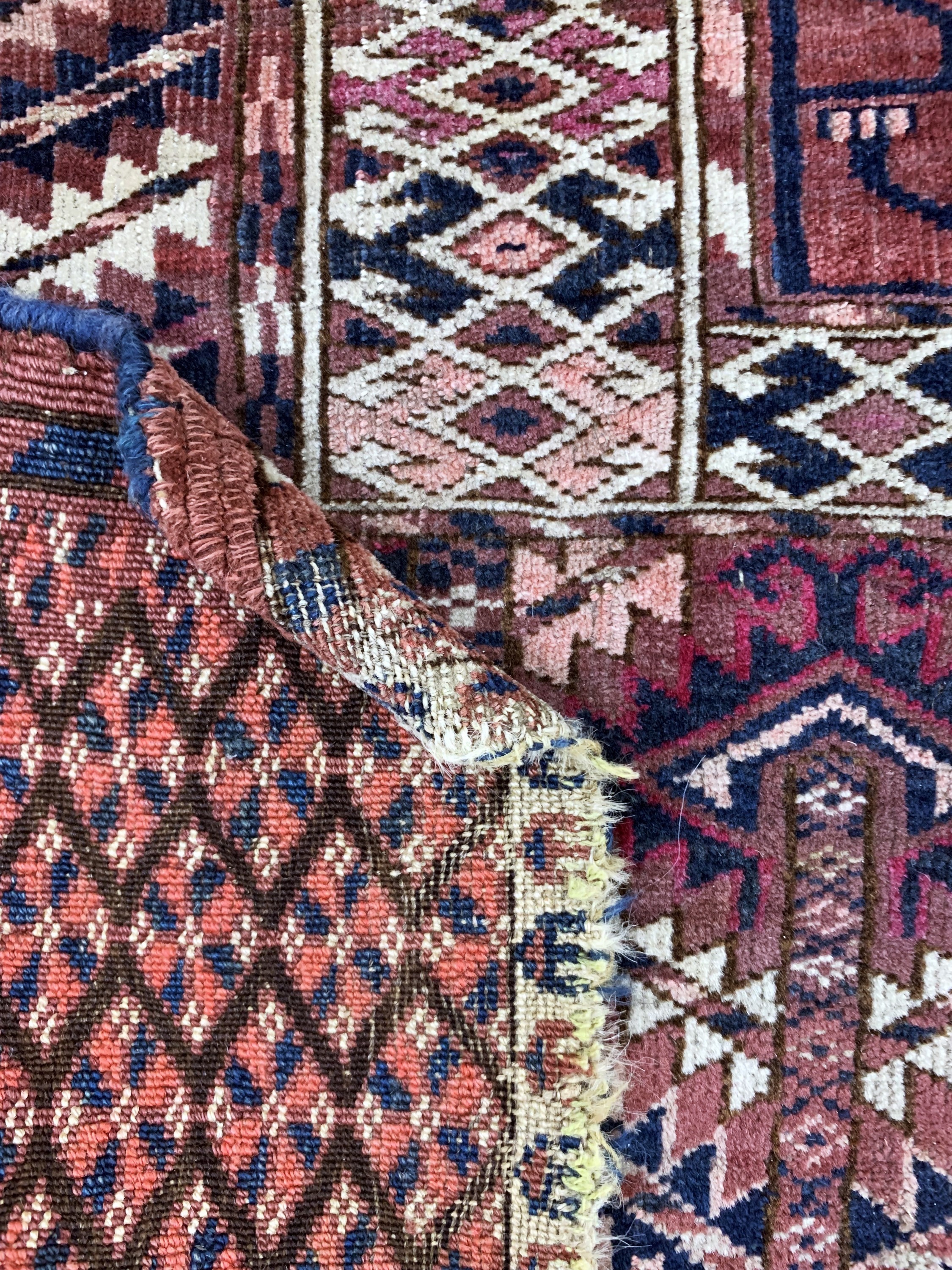 Detail e: Ersari Engsi"Hatschlu", Turkmenistan, Anfang 19.Jhd., Wolle auf Wolle, ca. 147 x 133 cm, EHZ: 3