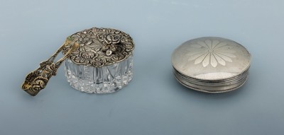 Image Konvolut 2 Dosen, 1 x Pillendose, Silber gepr., rund, Deckel und Boden grav., D. ca. ...